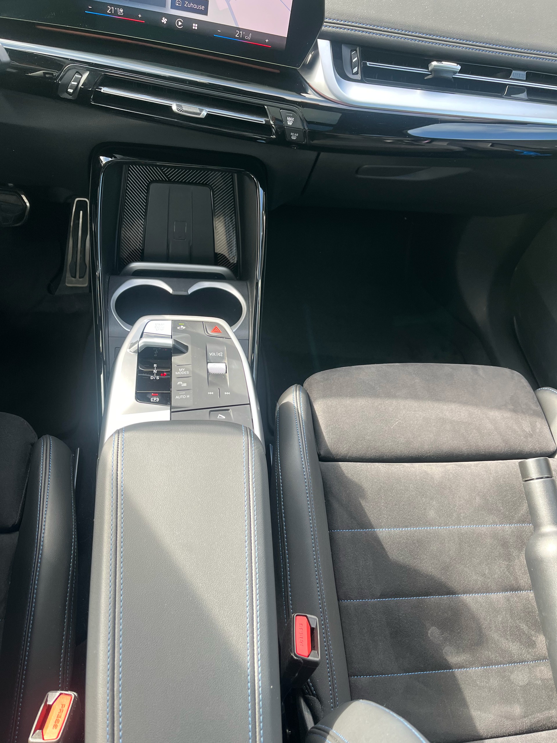 BMW X1 x20d xDrive Paddles M Sport Pro-image-9