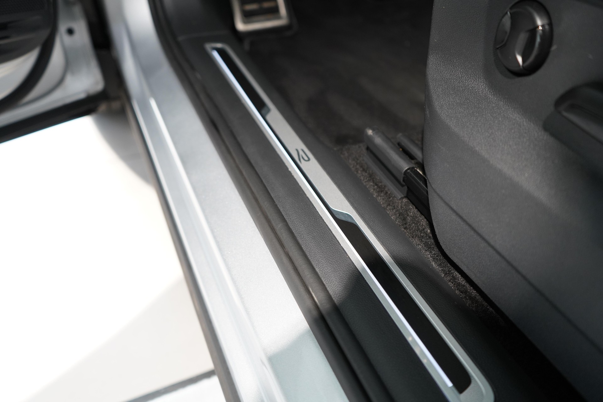 VW Tiguan 2.0 TSI R-Line DSG 4motion-image-17