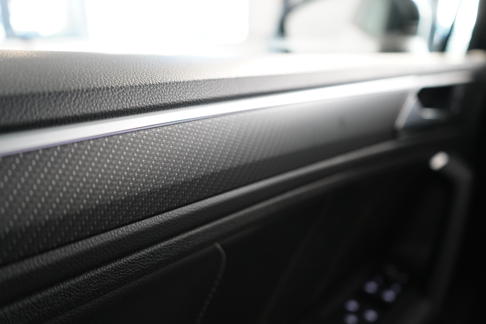 VW Tiguan 2.0 TSI R-Line DSG 4motion-image-18