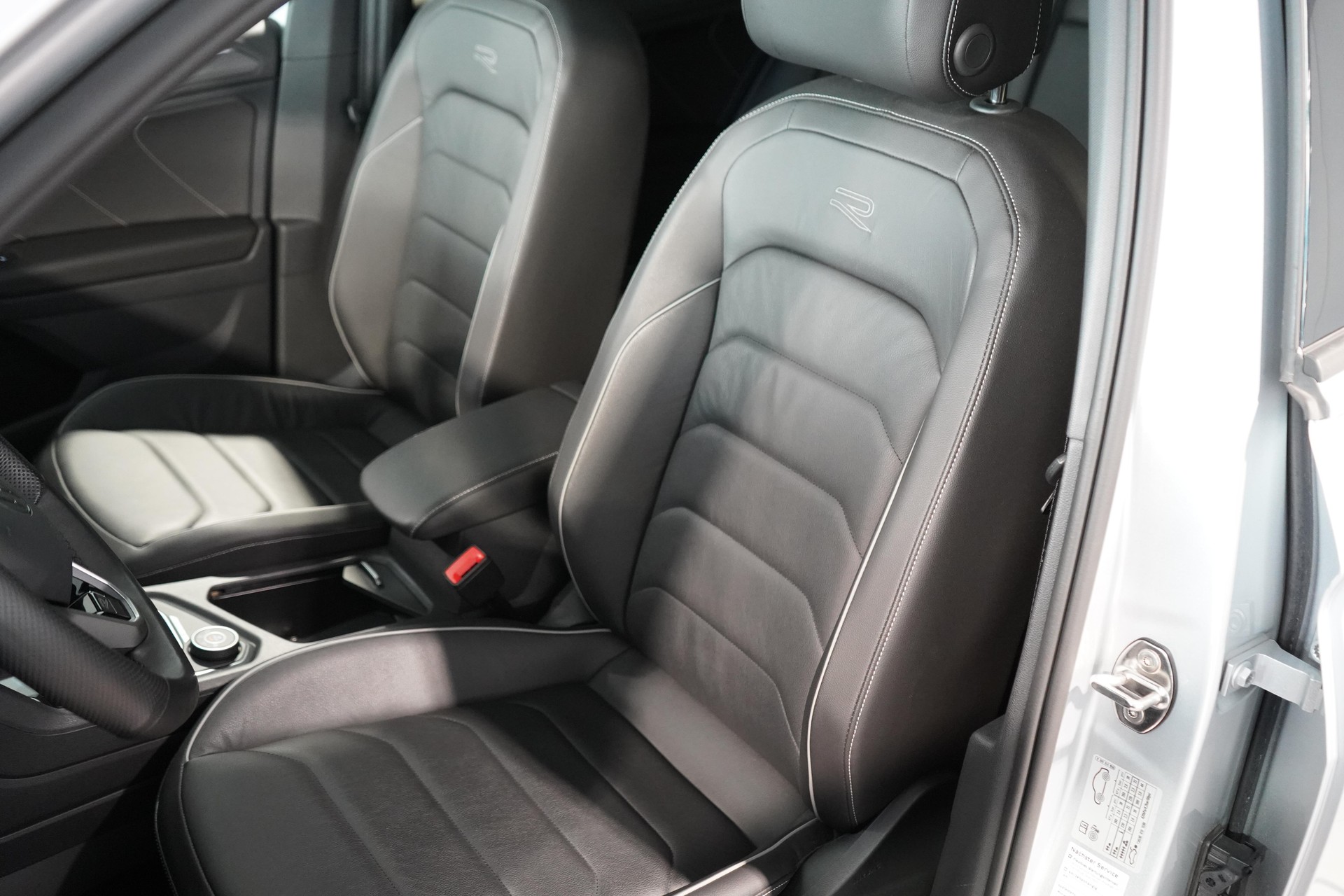 VW Tiguan 2.0 TSI R-Line DSG 4motion-image-5