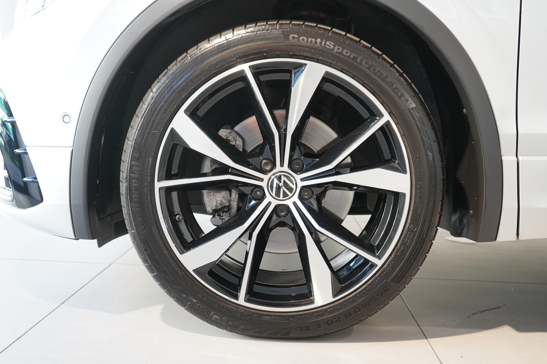 VW Tiguan 2.0 TSI R-Line DSG 4motion-image-23