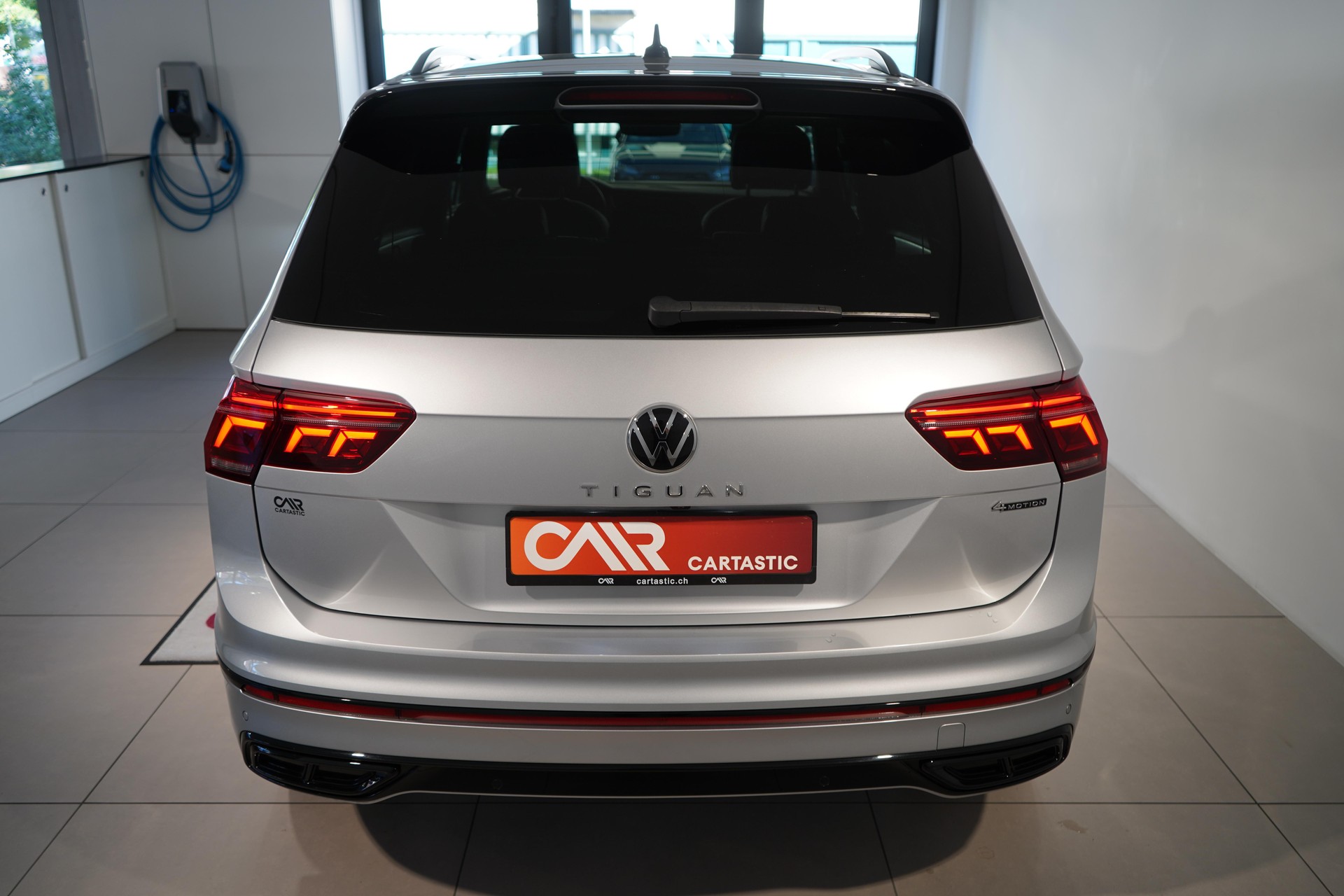 VW Tiguan 2.0 TSI R-Line DSG 4motion-image-3