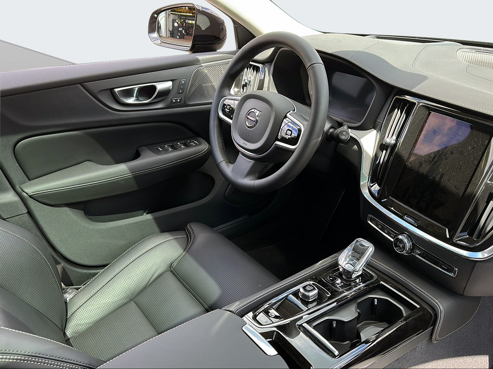 VOLVO V60 2.0 T6 TE Ultra Dark eAWD-image-15