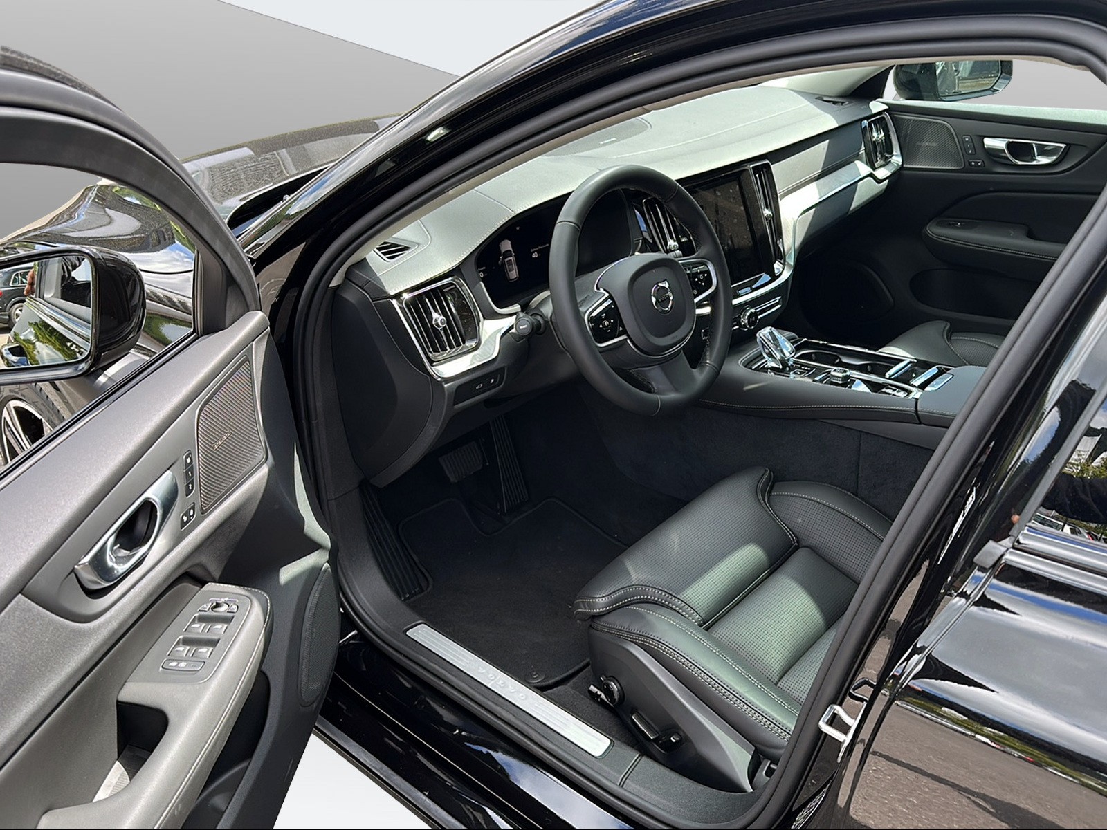 VOLVO V60 2.0 T6 TE Ultra Dark eAWD-image-10