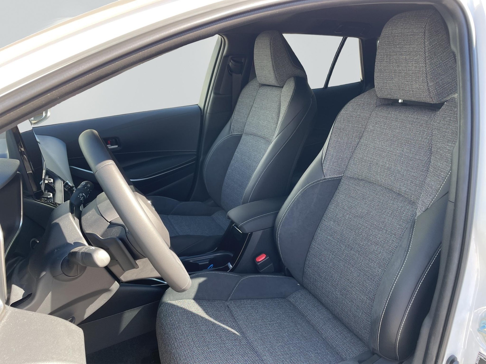 TOYOTA Corolla Touring Sports 2.0 HSD Swiss Edition-image-9