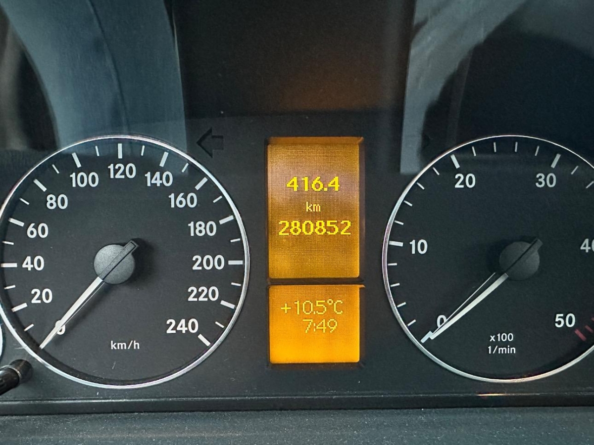 MERCEDES-BENZ A 180 CDI Avantgarde-image-4