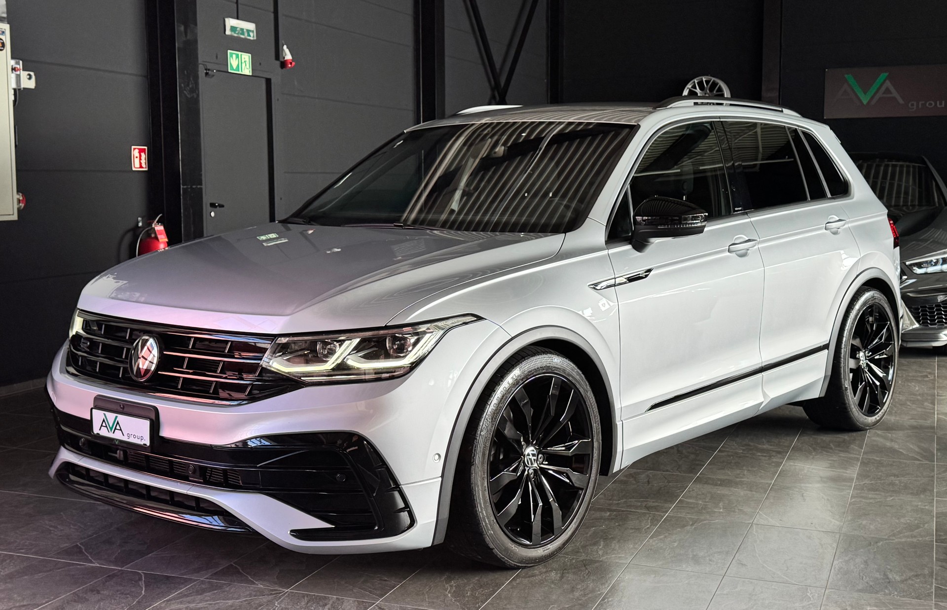VW Tiguan 2.0 TDI SCR R-Line 4Motion DSG-image-5