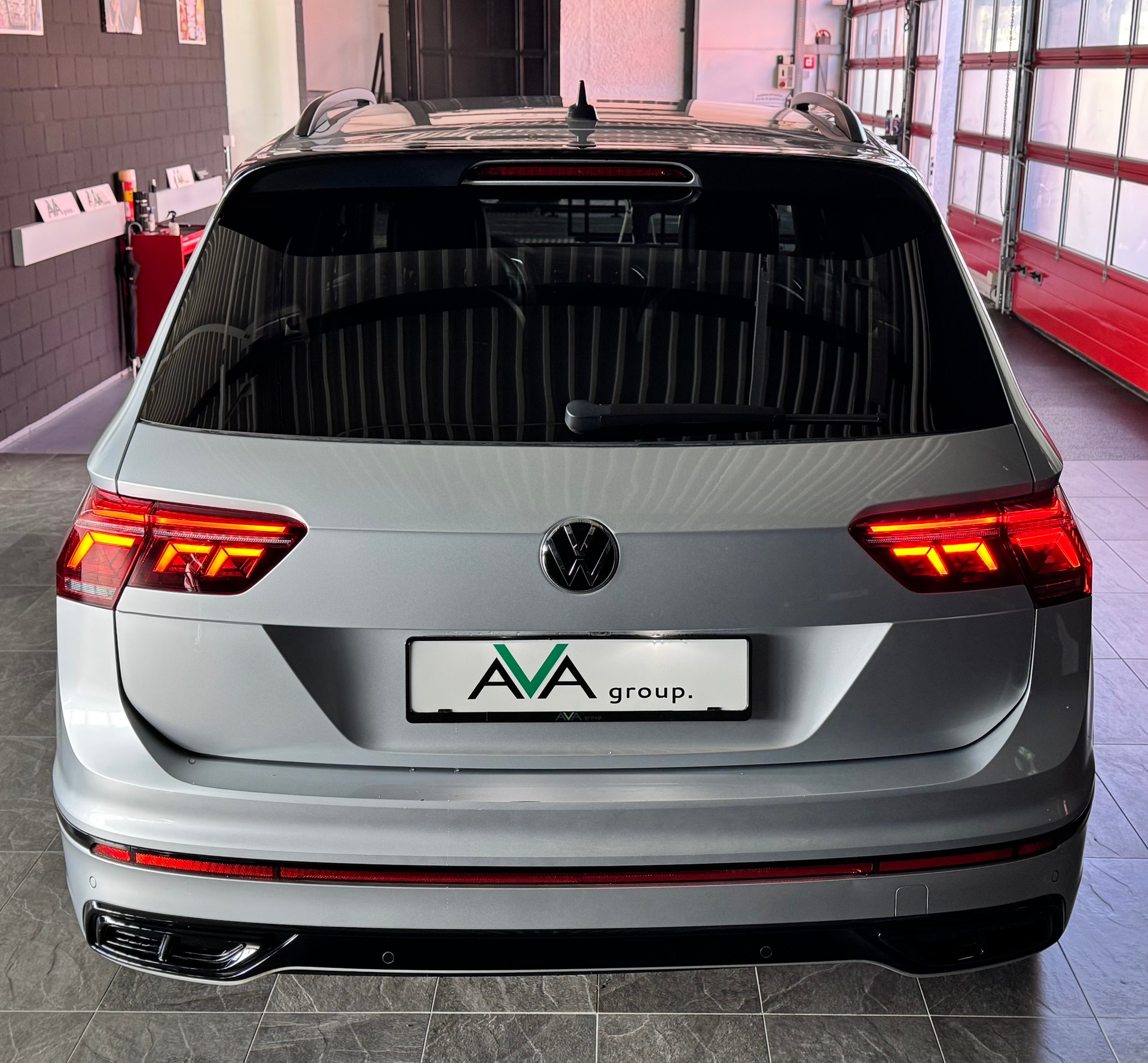 VW Tiguan 2.0 TDI SCR R-Line 4Motion DSG-image-8