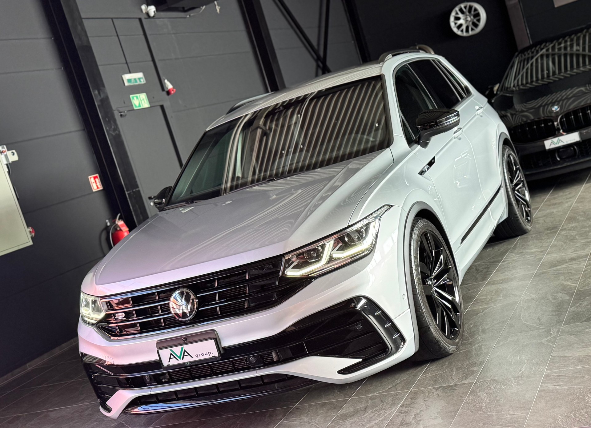 VW Tiguan 2.0 TDI SCR R-Line 4Motion DSG-image-4