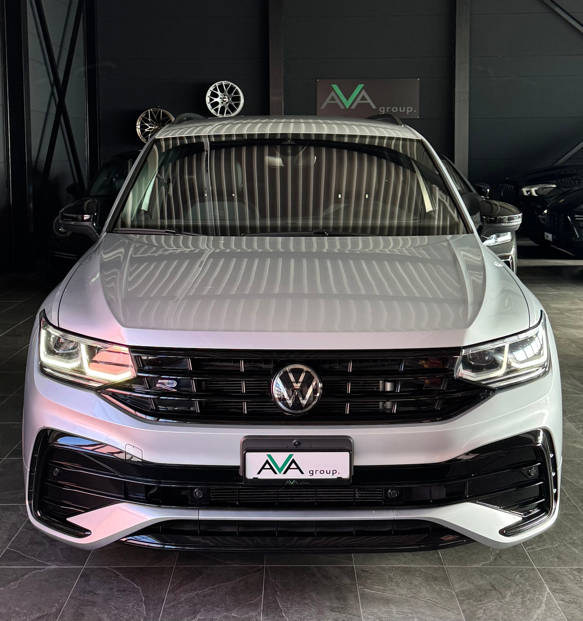 VW Tiguan 2.0 TDI SCR R-Line 4Motion DSG-image-3
