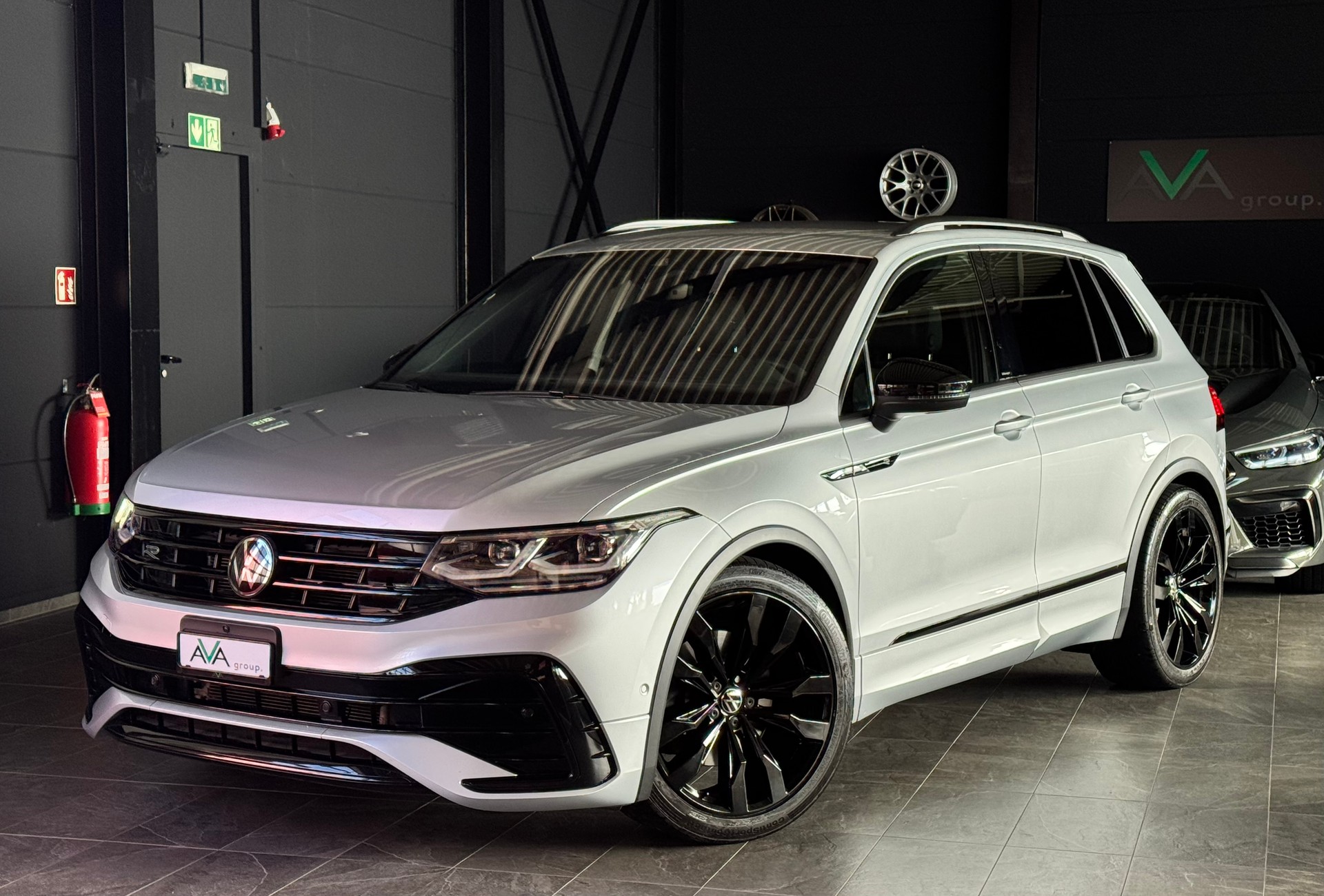 VW Tiguan 2.0 TDI SCR R-Line 4Motion DSG-image-2