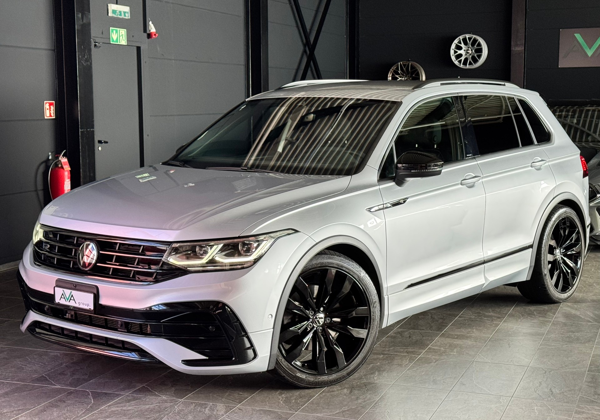 VW Tiguan 2.0 TDI SCR R-Line 4Motion DSG-image-0