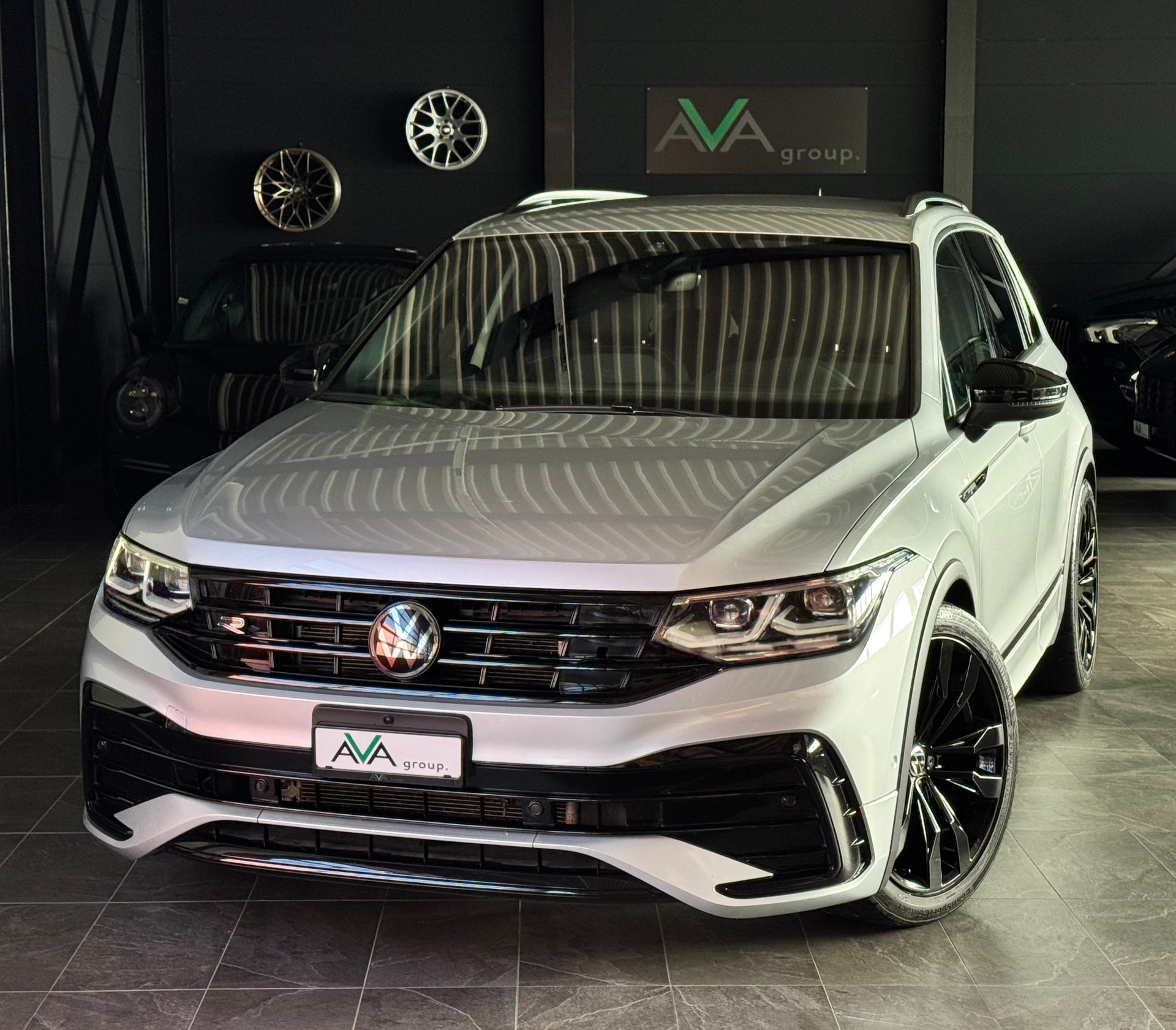 VW Tiguan 2.0 TDI SCR R-Line 4Motion DSG-image-1