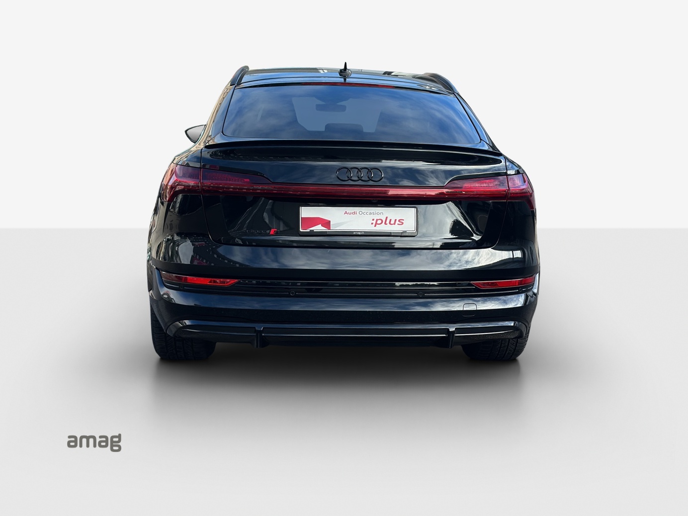 AUDI e-tron S Sportback quattro-image-4