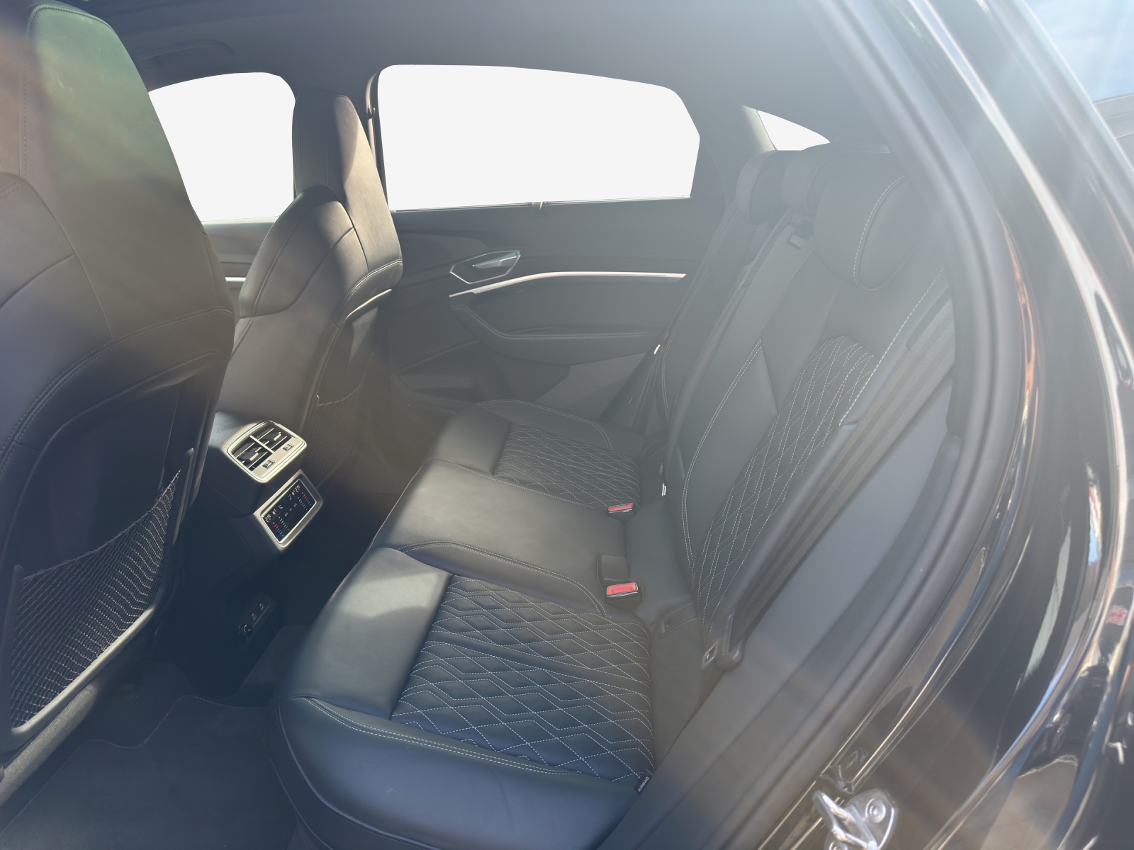 AUDI e-tron S Sportback quattro-image-11