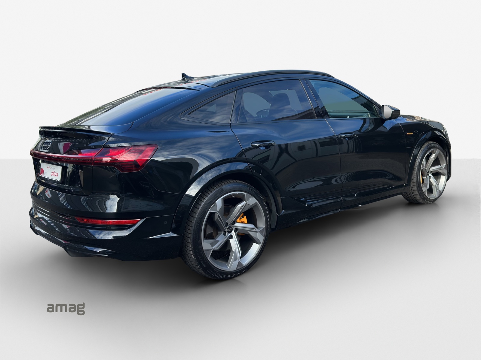 AUDI e-tron S Sportback quattro-image-4