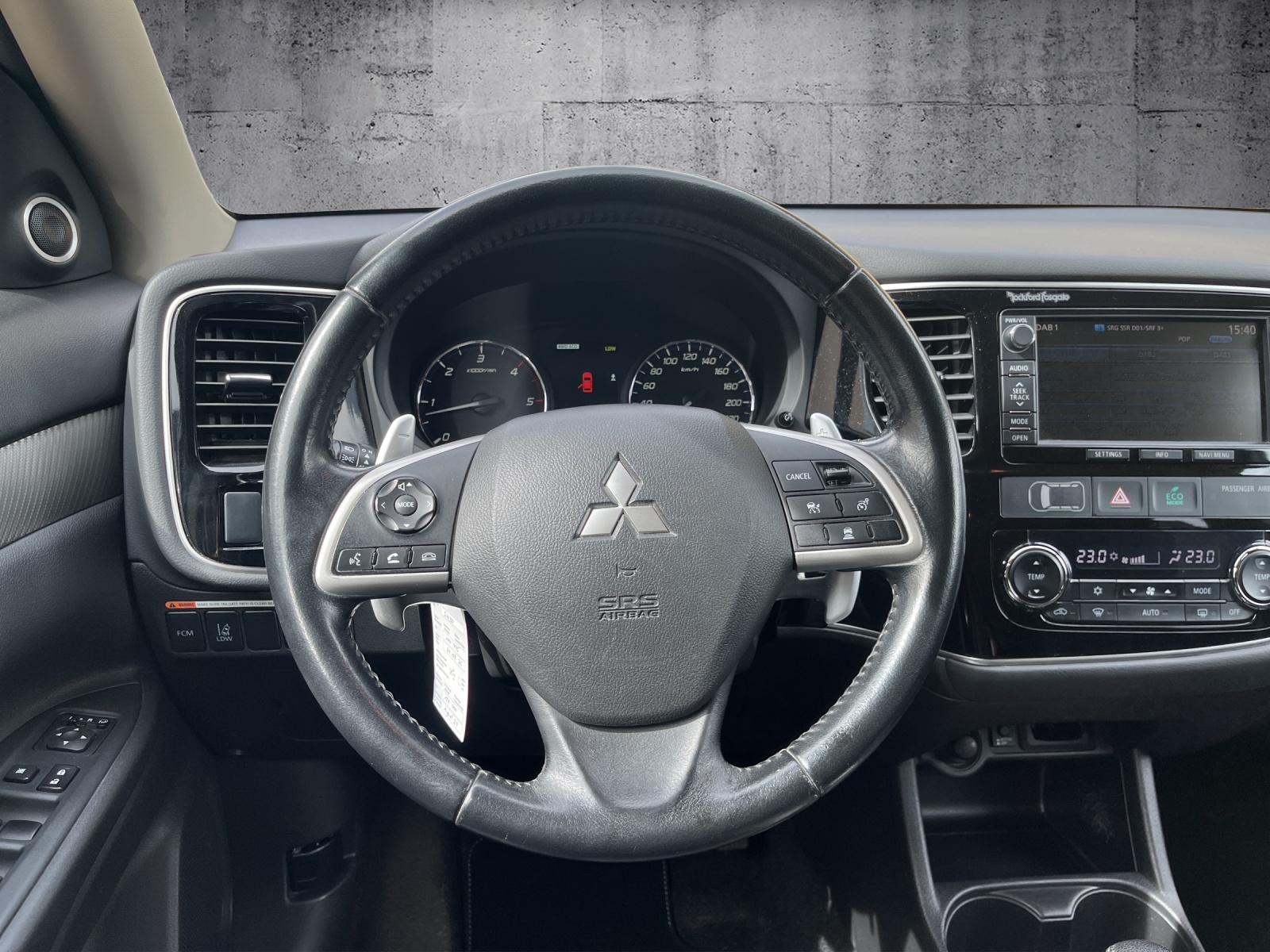 MITSUBISHI Outlander 2.2 DID Navigator Safety 4WD Automatic-image-9