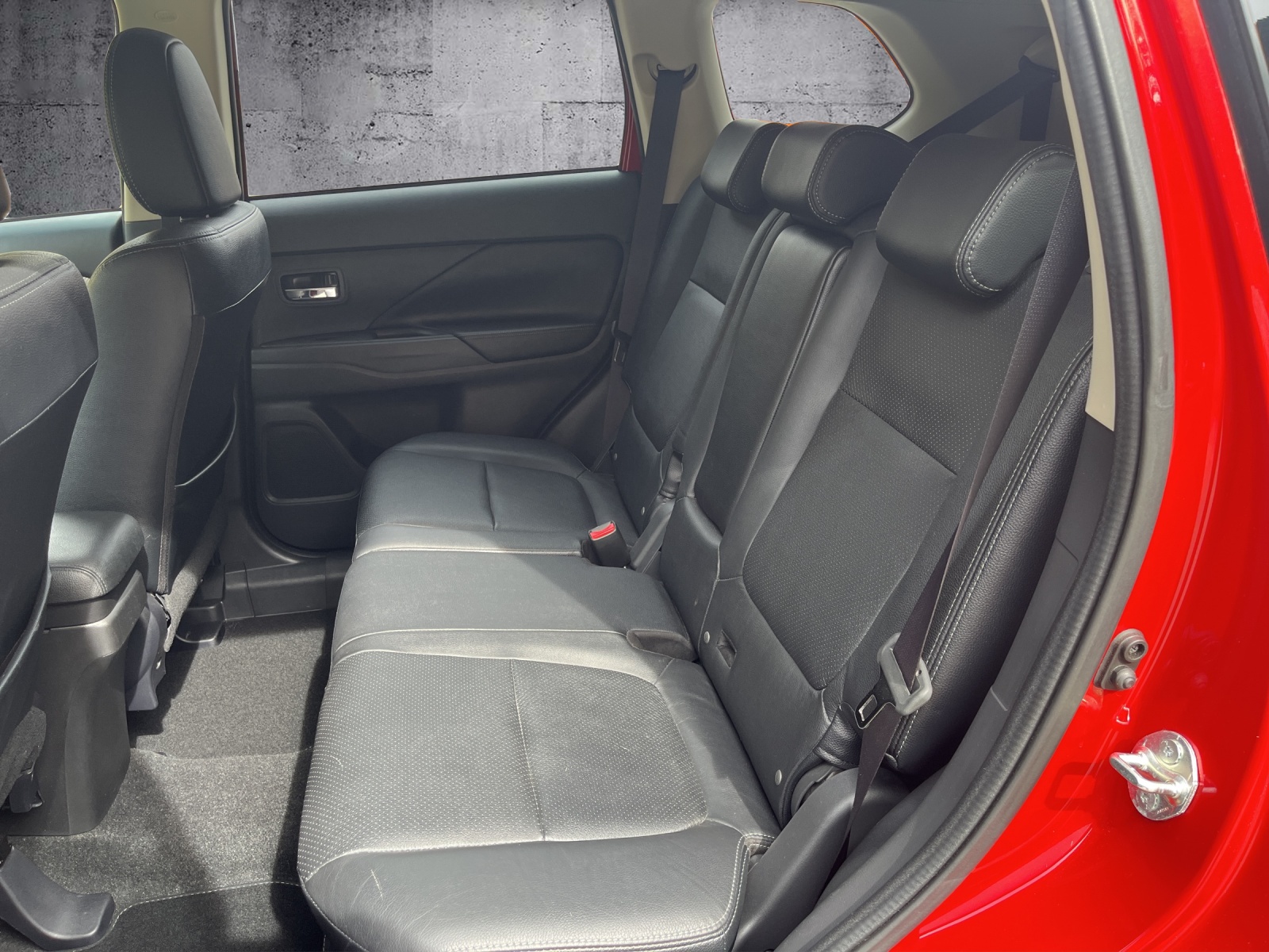 MITSUBISHI Outlander 2.2 DID Navigator Safety 4WD Automatic-image-13