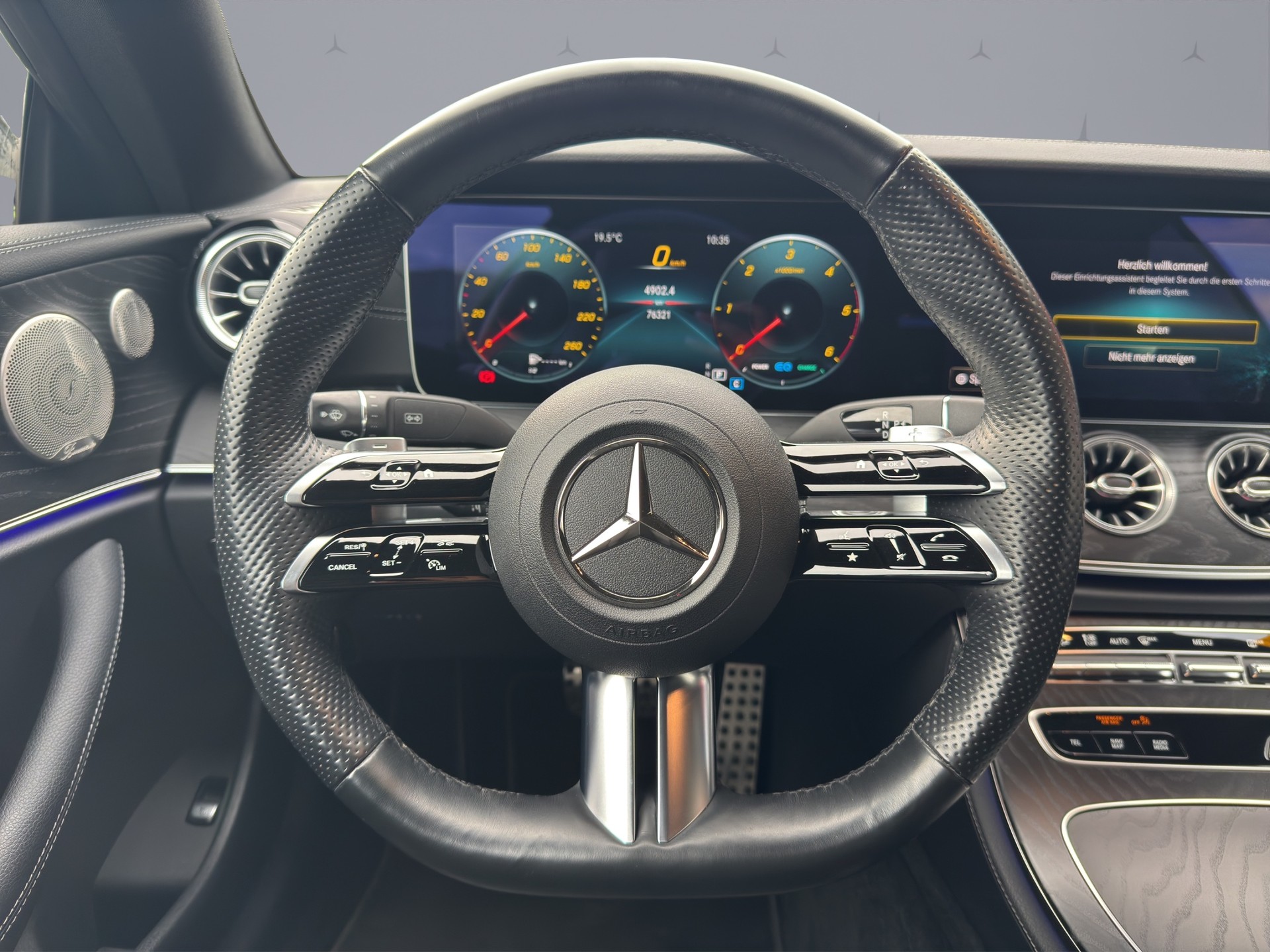 MERCEDES-BENZ E 300 d AMG Line 4matic Coupé-image-11