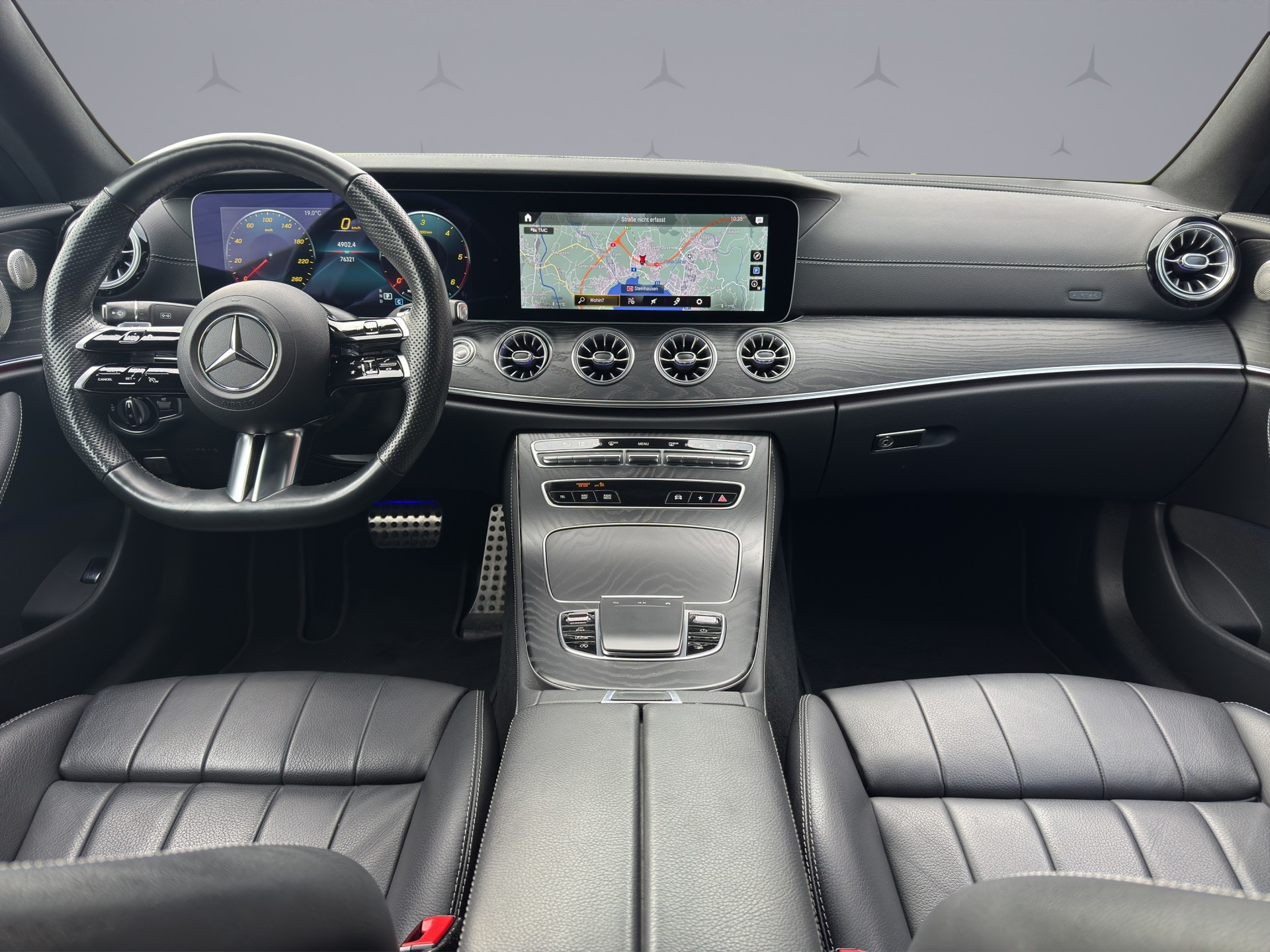 MERCEDES-BENZ E 300 d AMG Line 4matic Coupé-image-13