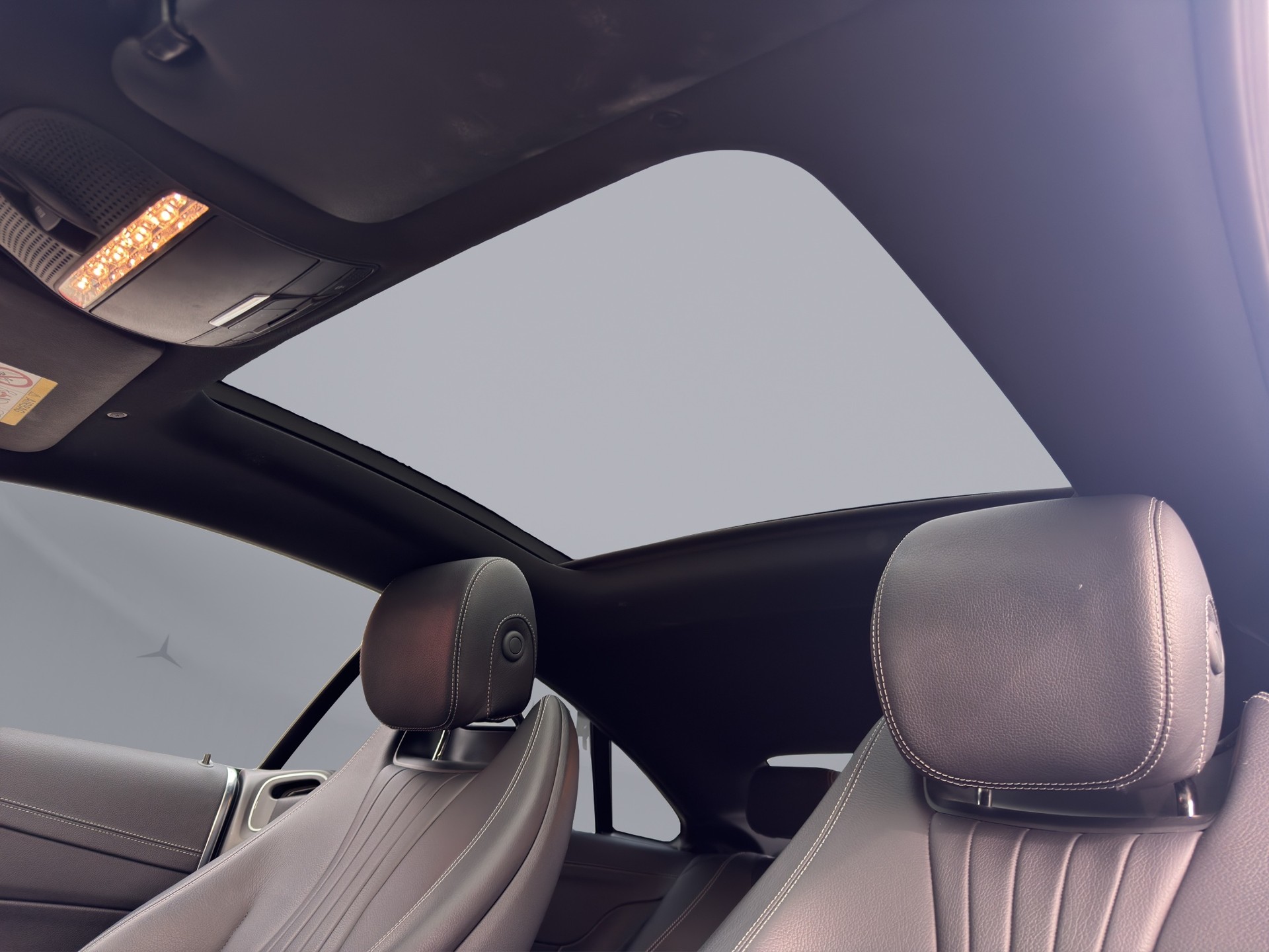 MERCEDES-BENZ E 300 d AMG Line 4matic Coupé-image-18