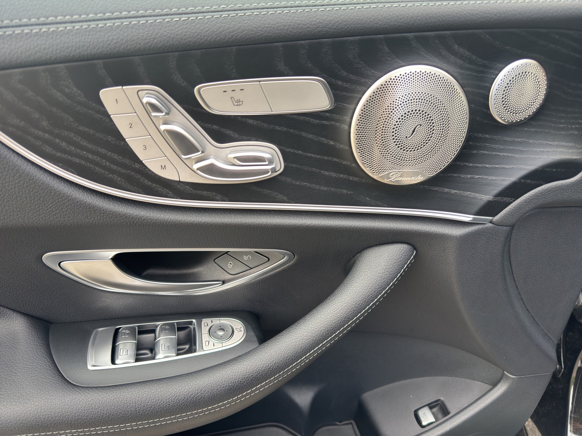 MERCEDES-BENZ E 300 d AMG Line 4matic Coupé-image-10