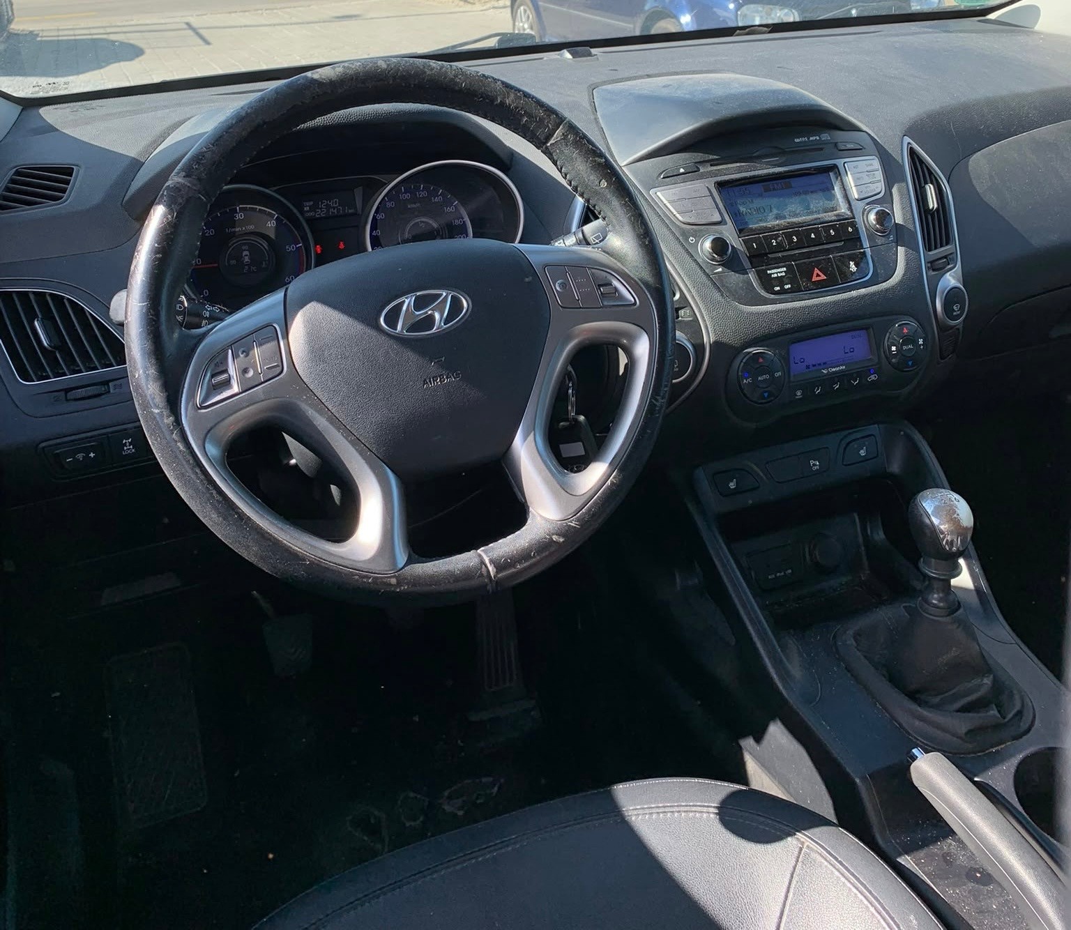 HYUNDAI iX 35 2.0 CRDi Style 4WD (Klimatronik * Alufelgen * Sensoren * Sitzheizung * Leder * 4X4 * BO5)-image-9