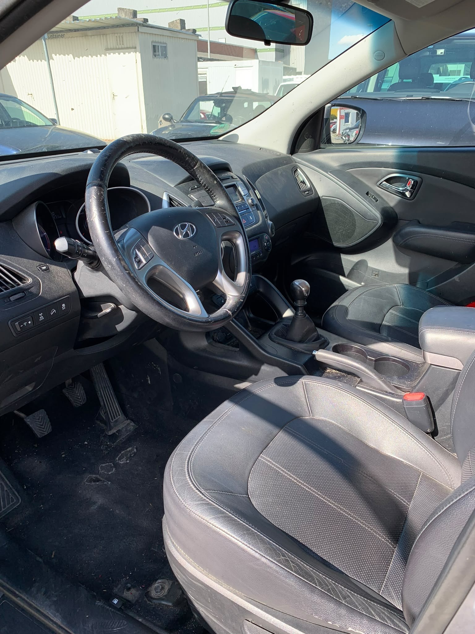 HYUNDAI iX 35 2.0 CRDi Style 4WD (Klimatronik * Alufelgen * Sensoren * Sitzheizung * Leder * 4X4 * BO5)-image-12