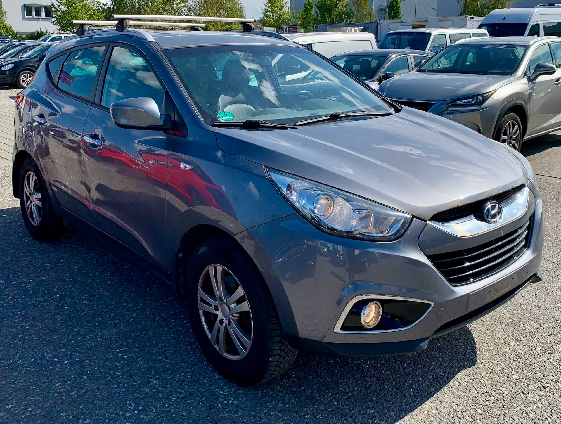 HYUNDAI iX 35 2.0 CRDi Style 4WD (Klimatronik * Alufelgen * Sensoren * Sitzheizung * Leder * 4X4 * BO5)-image-3