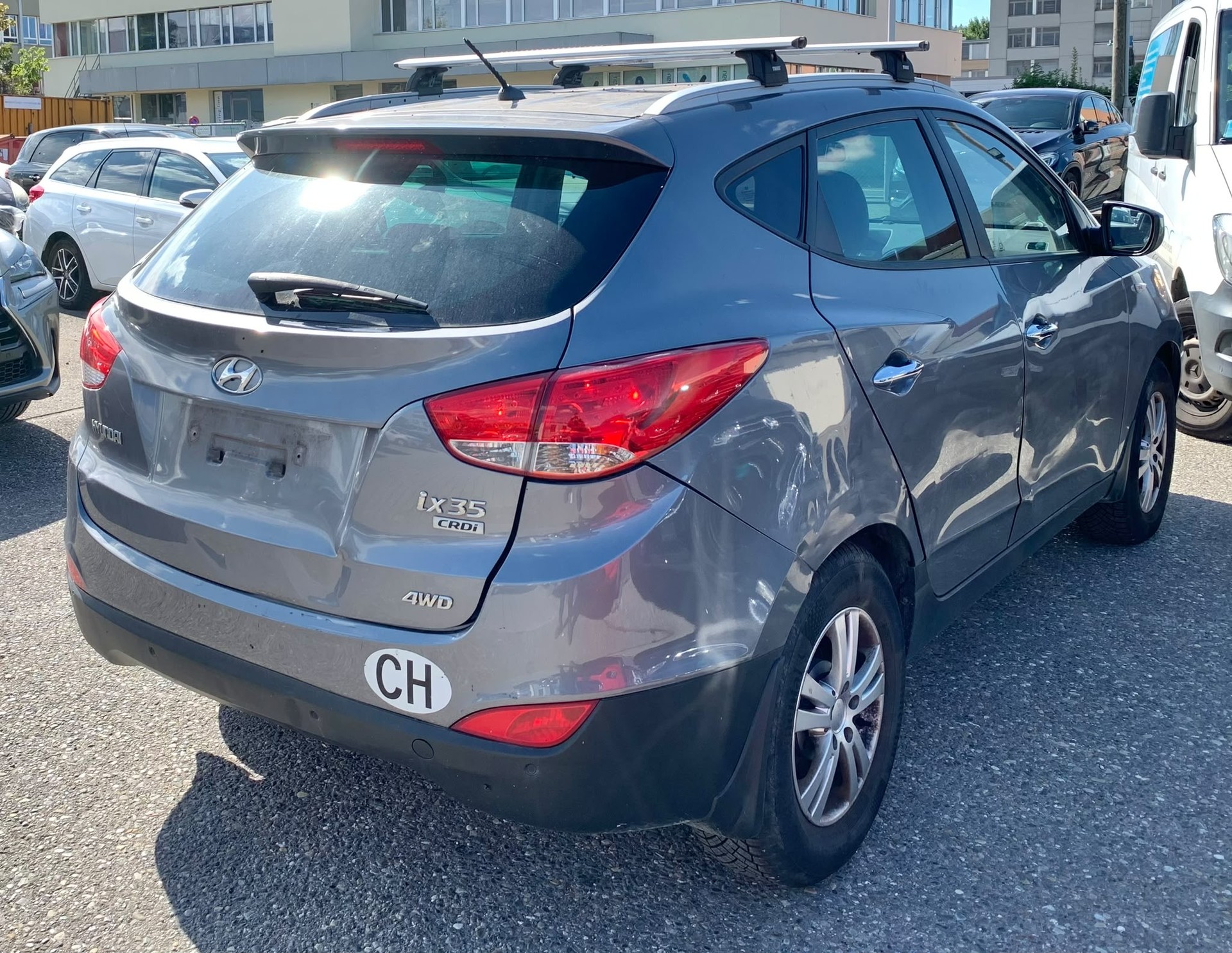 HYUNDAI iX 35 2.0 CRDi Style 4WD (Klimatronik * Alufelgen * Sensoren * Sitzheizung * Leder * 4X4 * BO5)-image-4