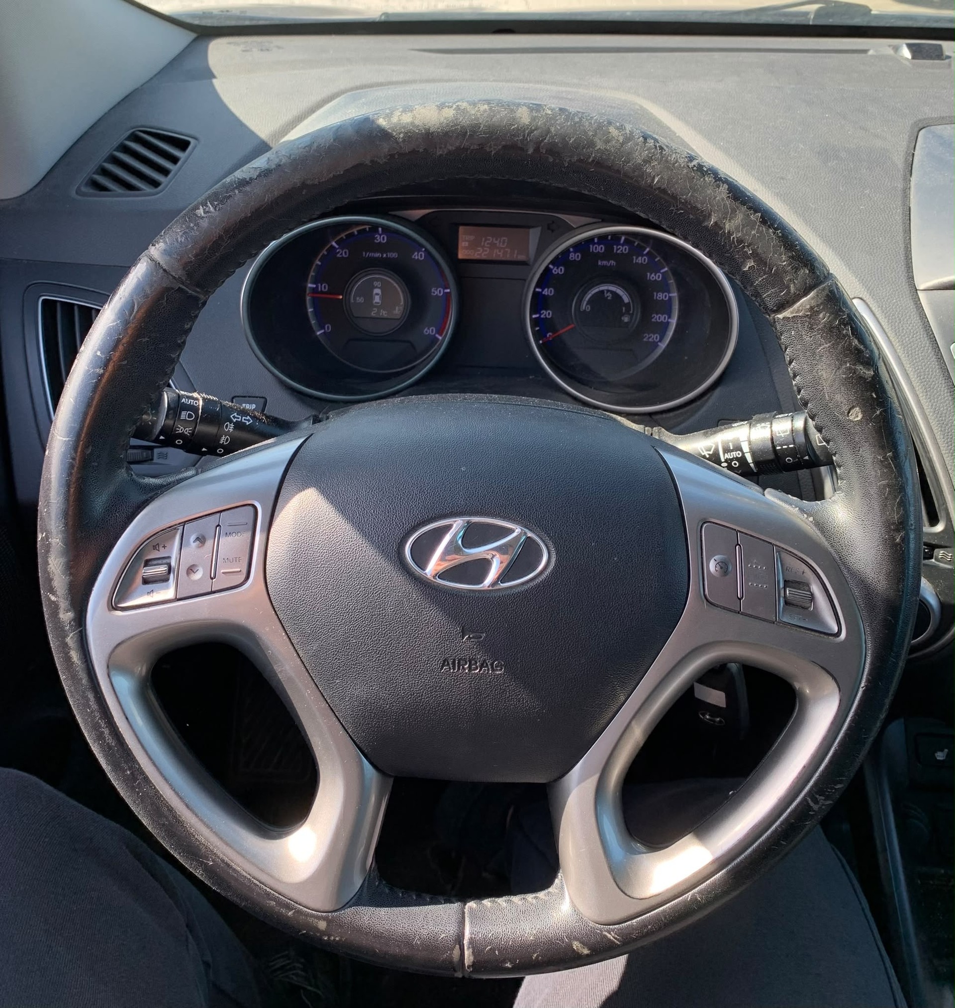 HYUNDAI iX 35 2.0 CRDi Style 4WD (Klimatronik * Alufelgen * Sensoren * Sitzheizung * Leder * 4X4 * BO5)-image-8