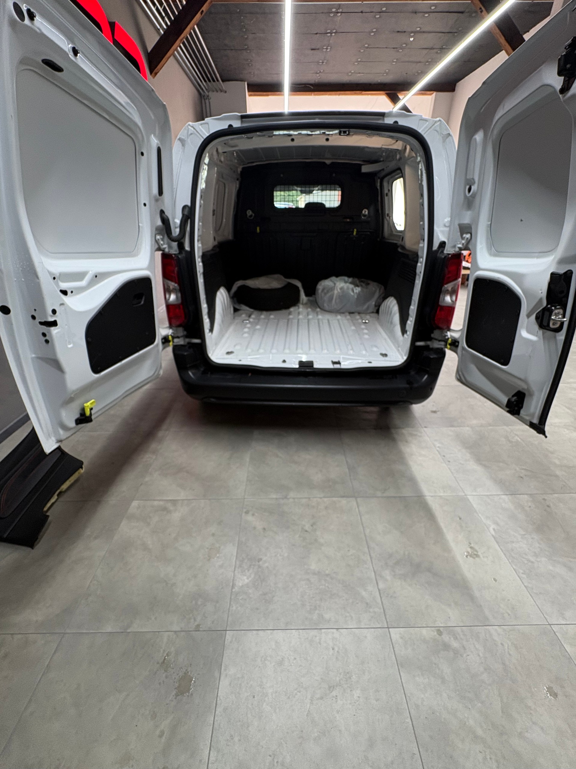 CITROEN Berlingo Van 1.5 Blue HDi 100 s/s Club 650kg-image-7
