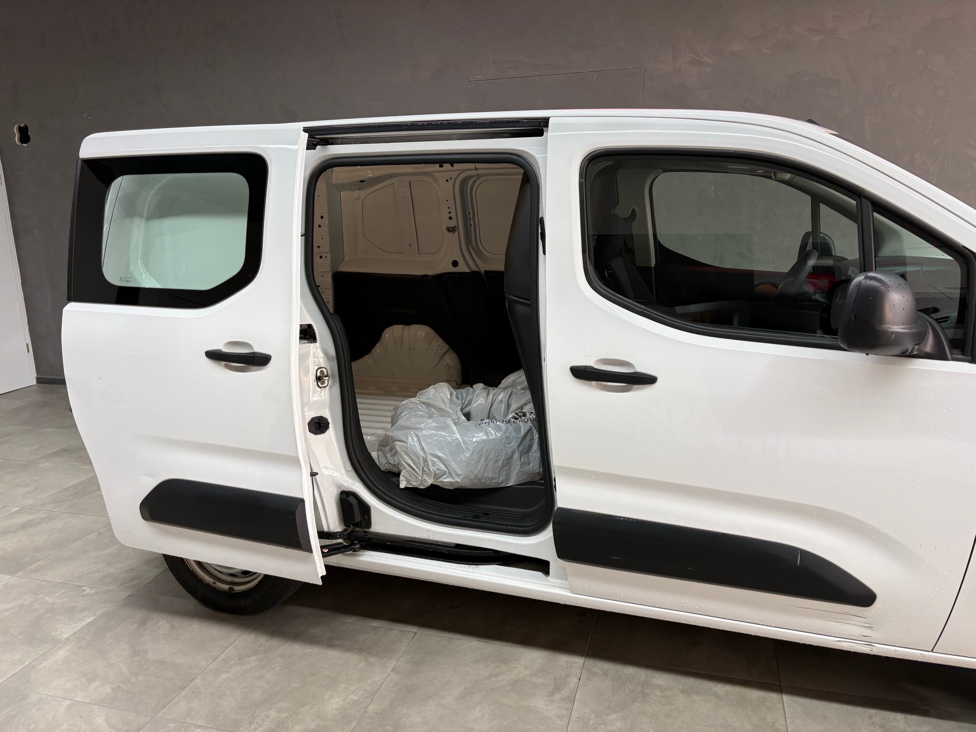 CITROEN Berlingo Van 1.5 Blue HDi 100 s/s Club 650kg-image-5