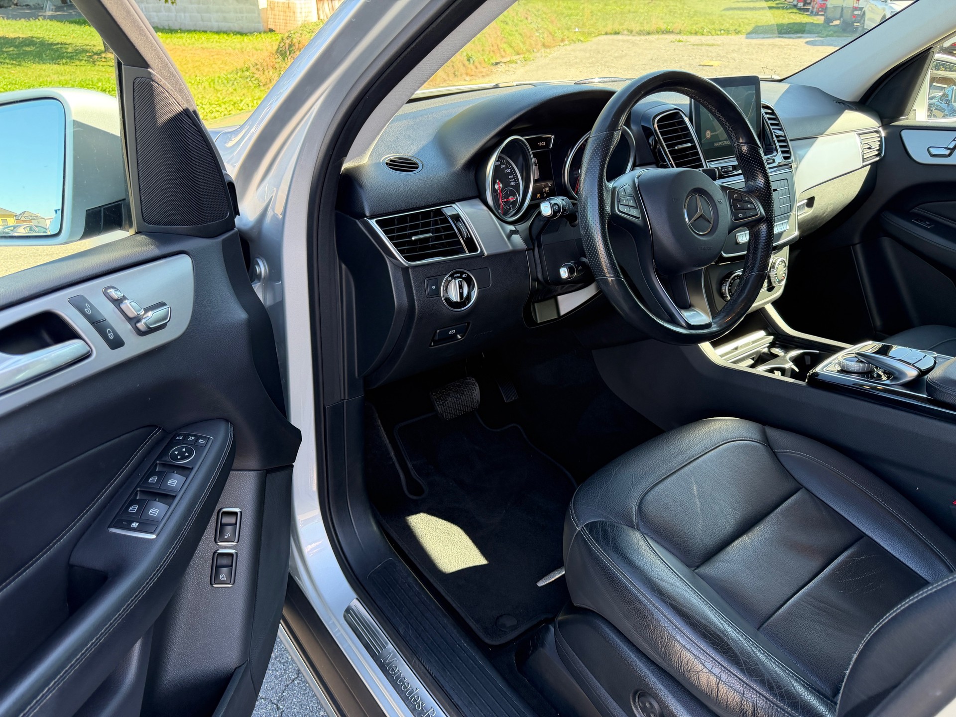 MERCEDES-BENZ GLE 250 d 4Matic 9G-Tronic-image-8
