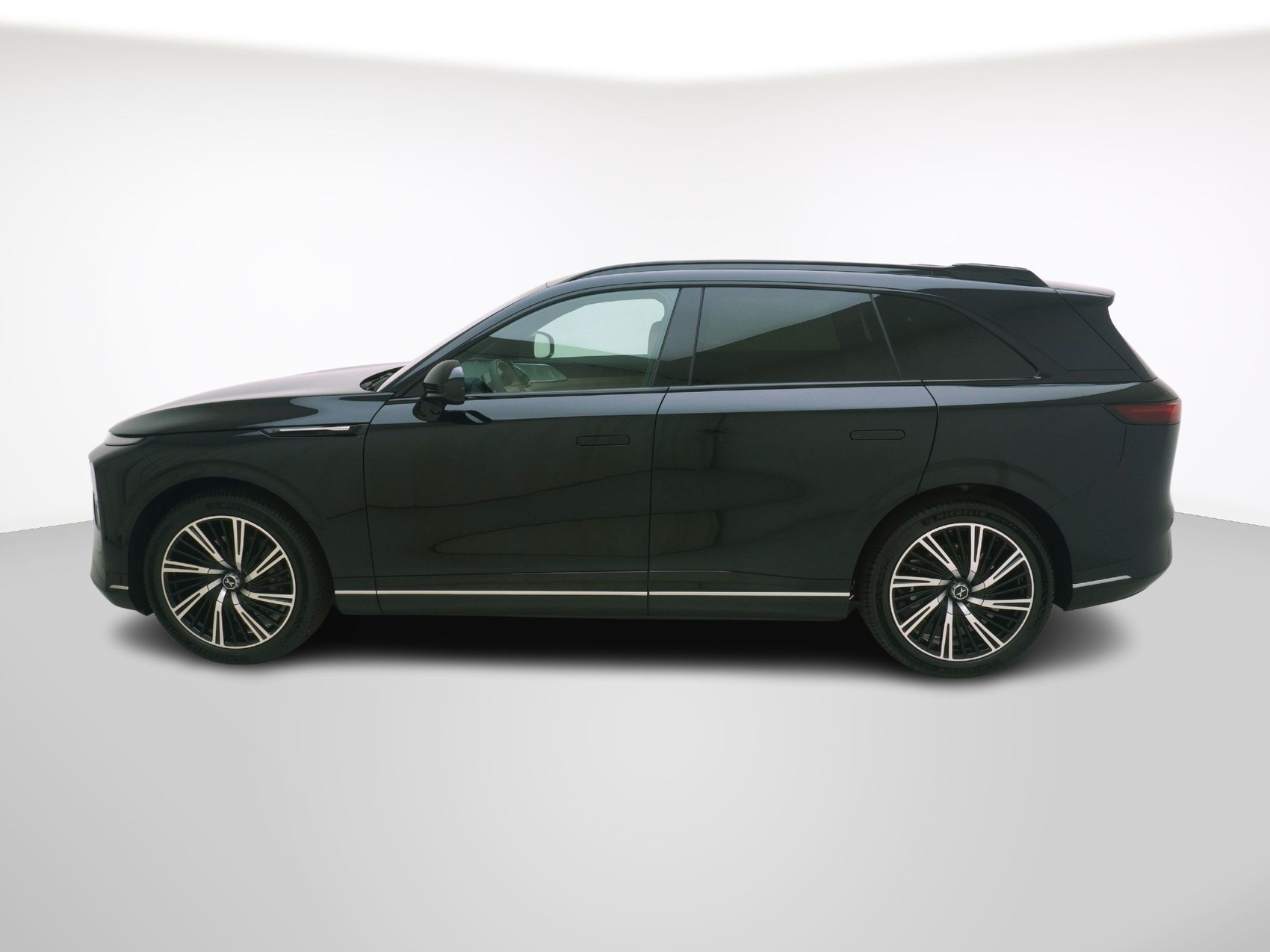 XPENG G9 Performance AWD-image-1