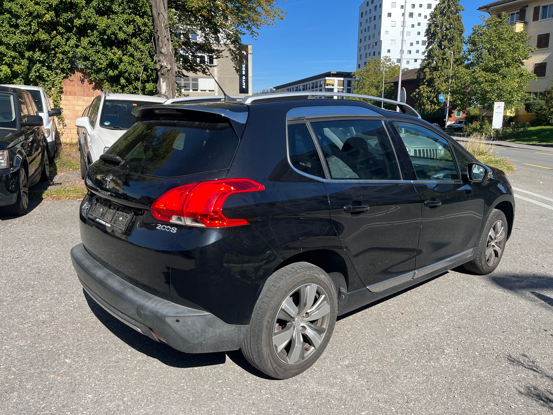 PEUGEOT 2008 1.2 VTI Style-image-3