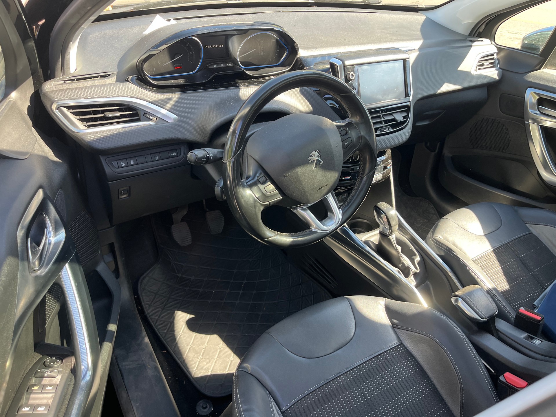 PEUGEOT 2008 1.2 VTI Style-image-7