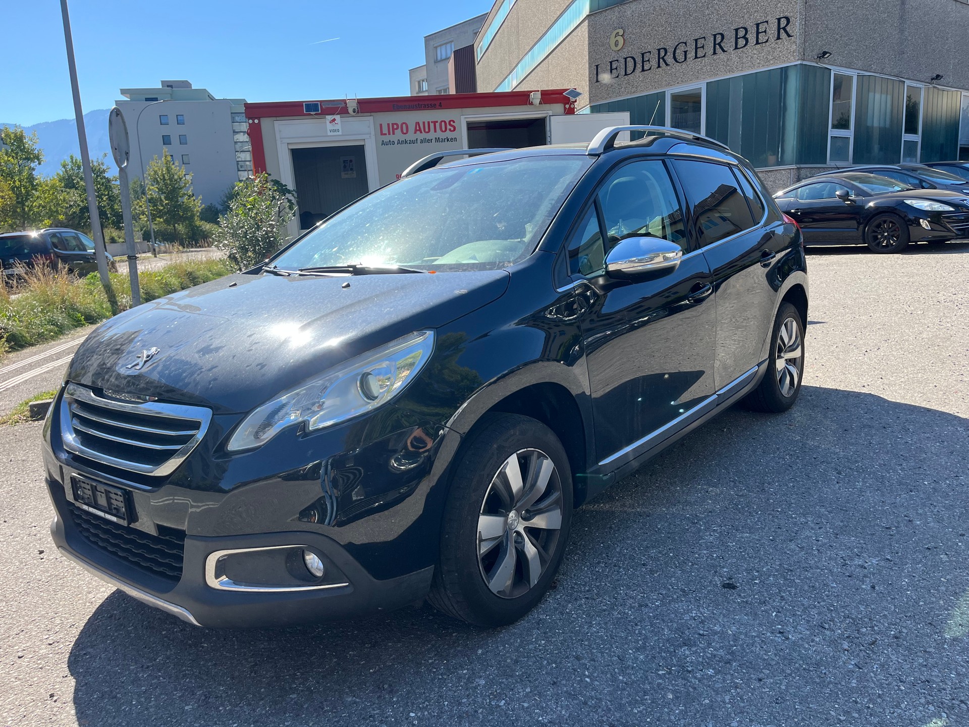 PEUGEOT 2008 1.2 VTI Style-image-0