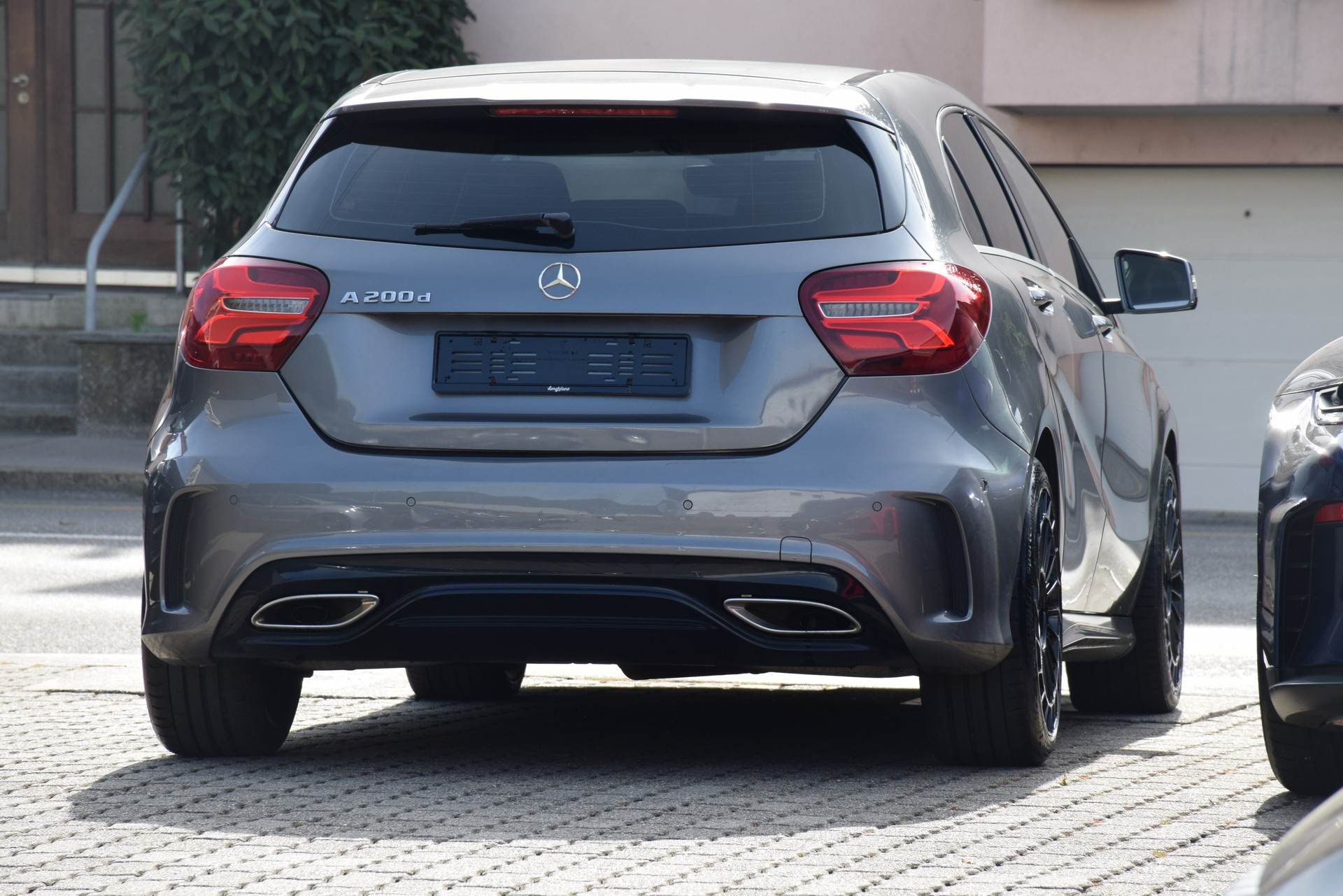 MERCEDES-BENZ A 200 CDI AMG Line 7G-DCT-image-11