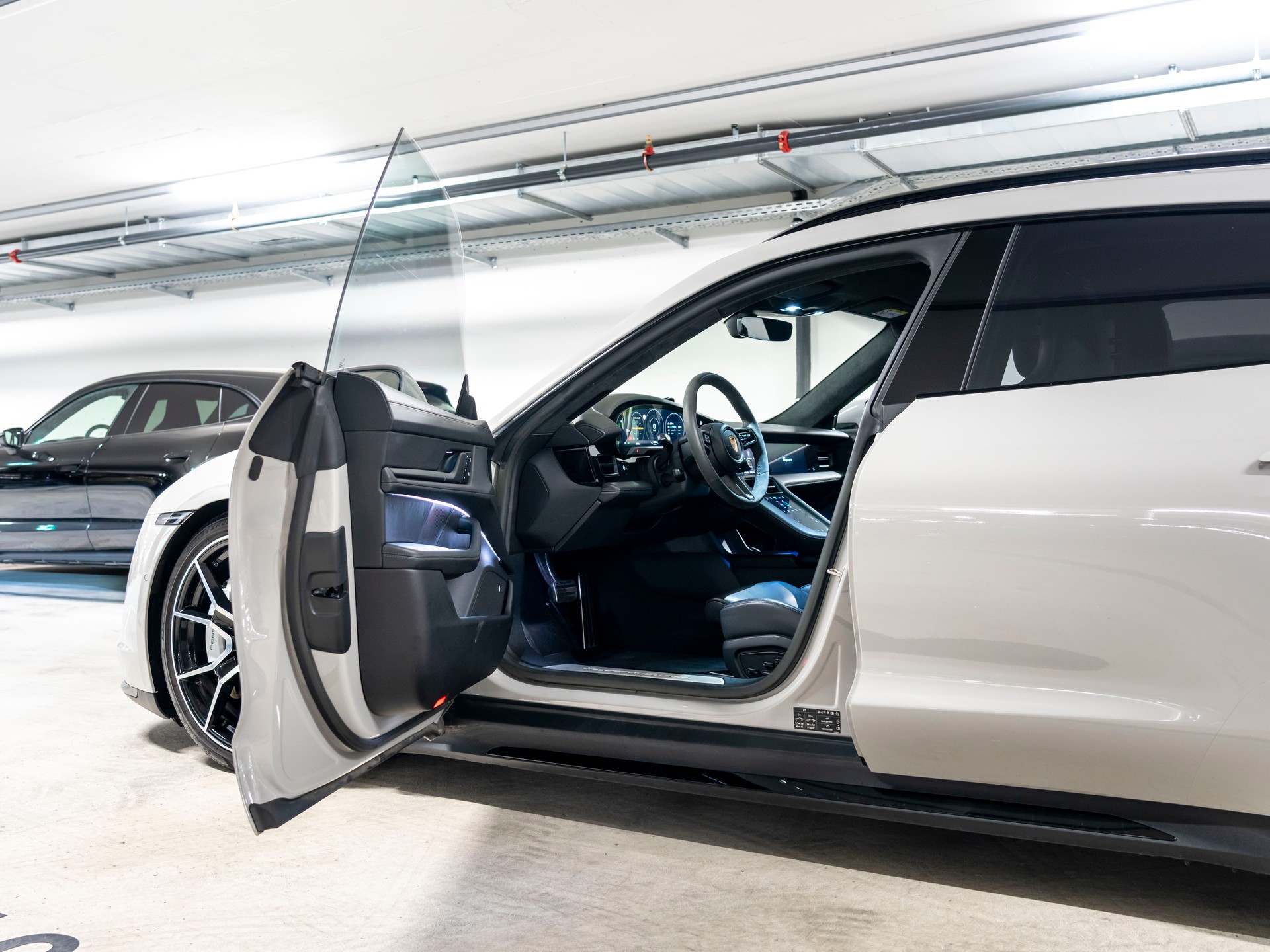 PORSCHE Taycan Turbo Sport Turismo Performance Plus 93,4kWh-image-9