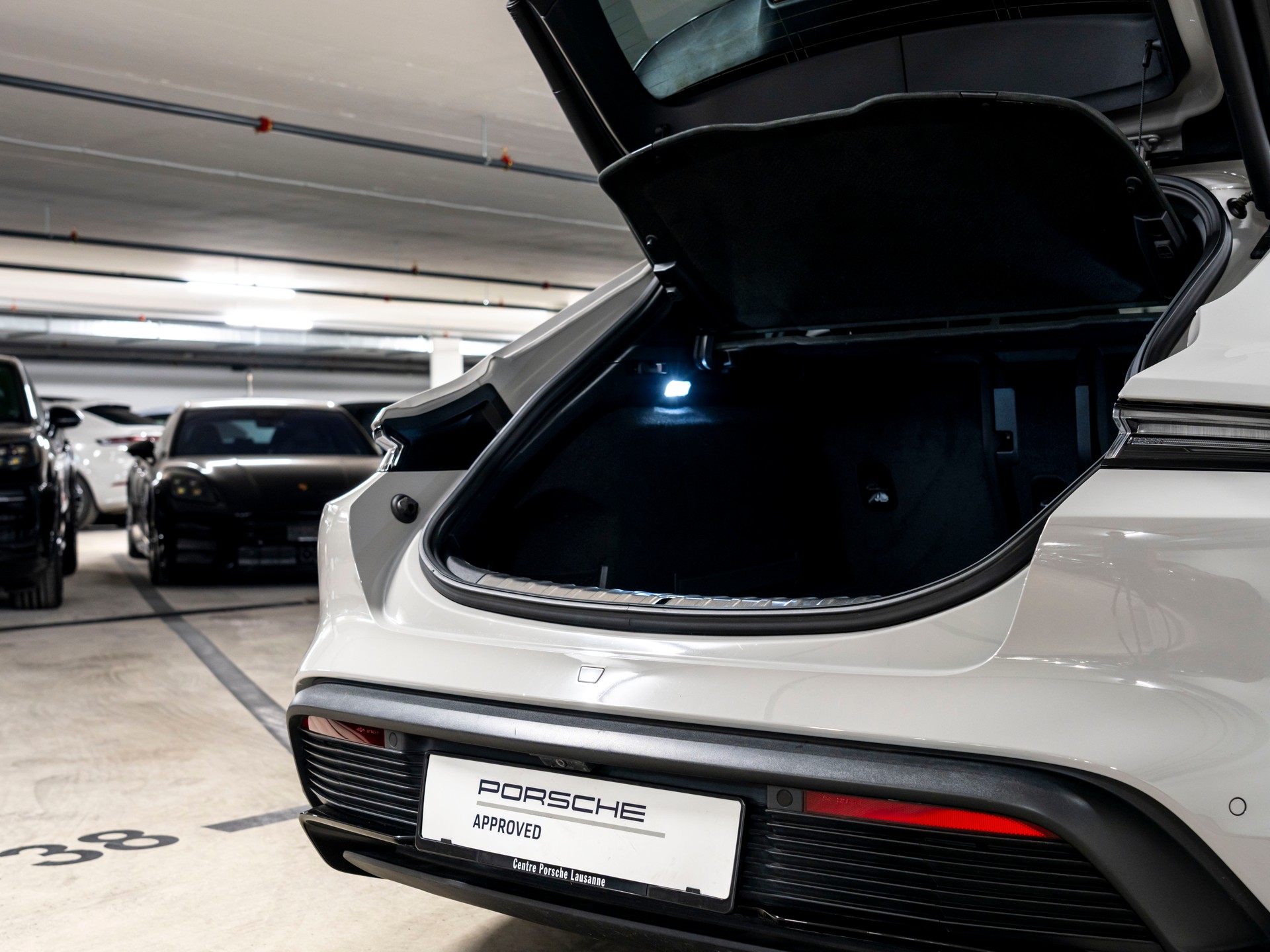 PORSCHE Taycan Turbo Sport Turismo Performance Plus 93,4kWh-image-12