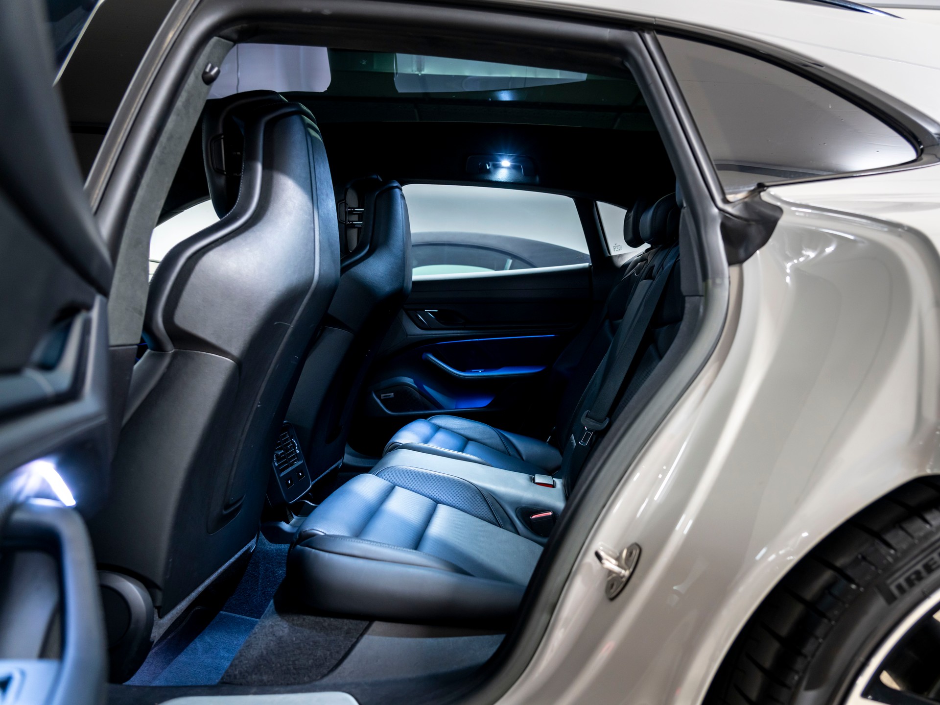 PORSCHE Taycan Turbo Sport Turismo Performance Plus 93,4kWh-image-21