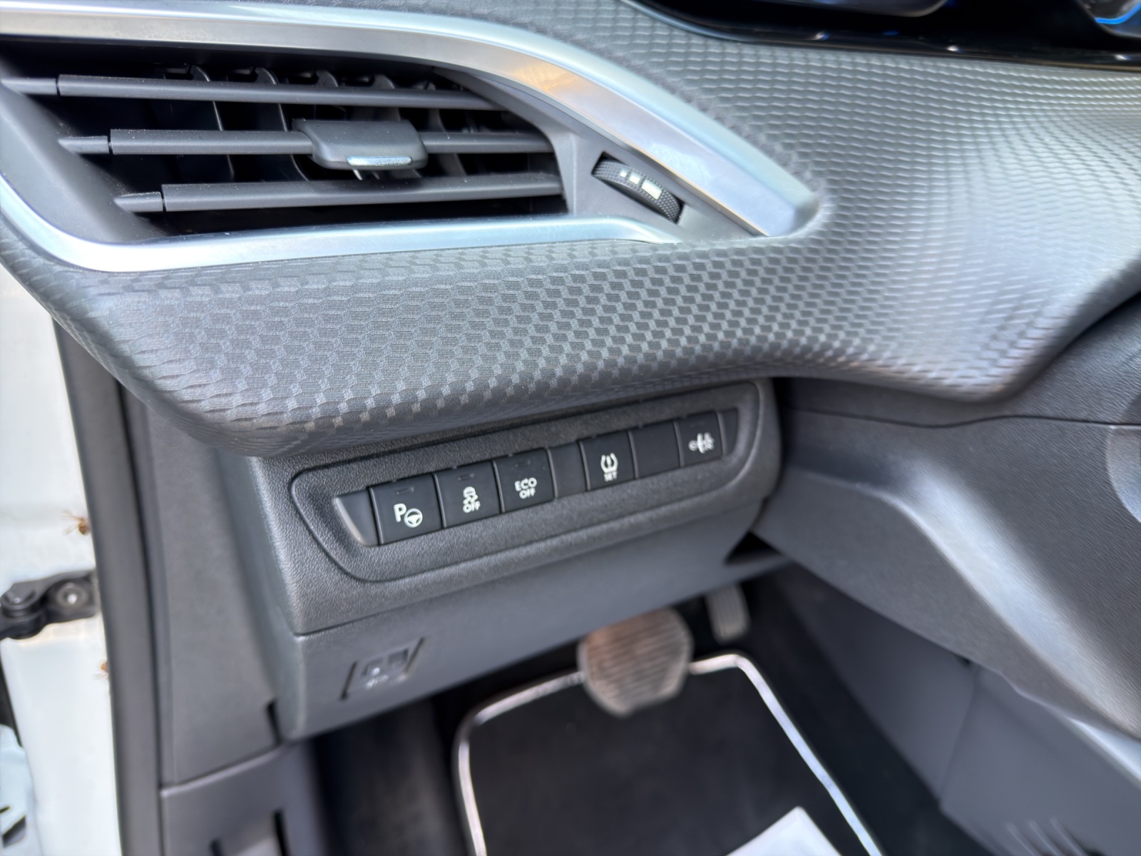 PEUGEOT 2008 1.2 VTI Active ETG5-image-14