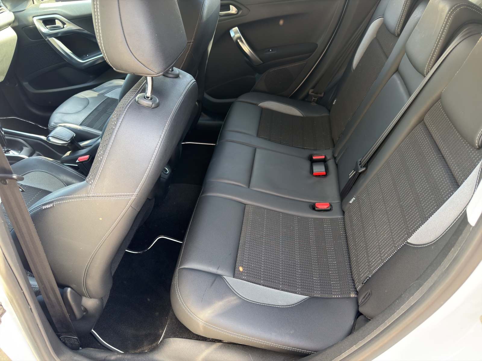 PEUGEOT 2008 1.2 VTI Active ETG5-image-10