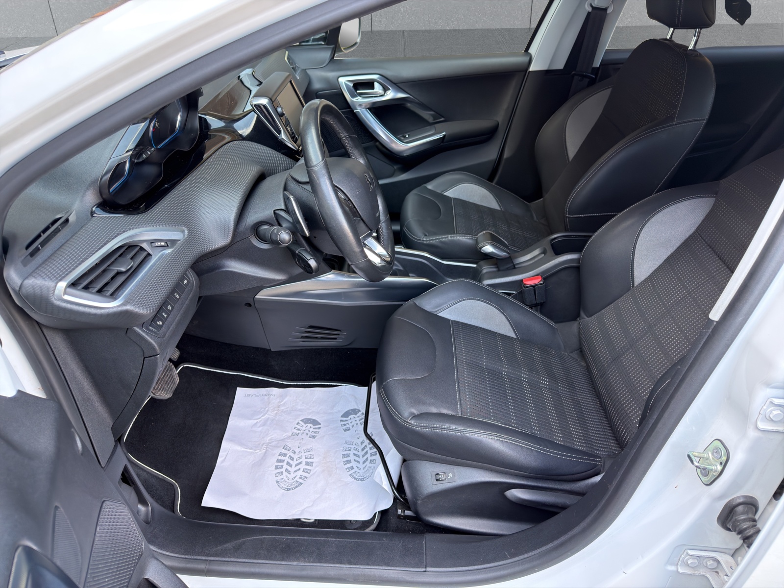 PEUGEOT 2008 1.2 VTI Active ETG5-image-13