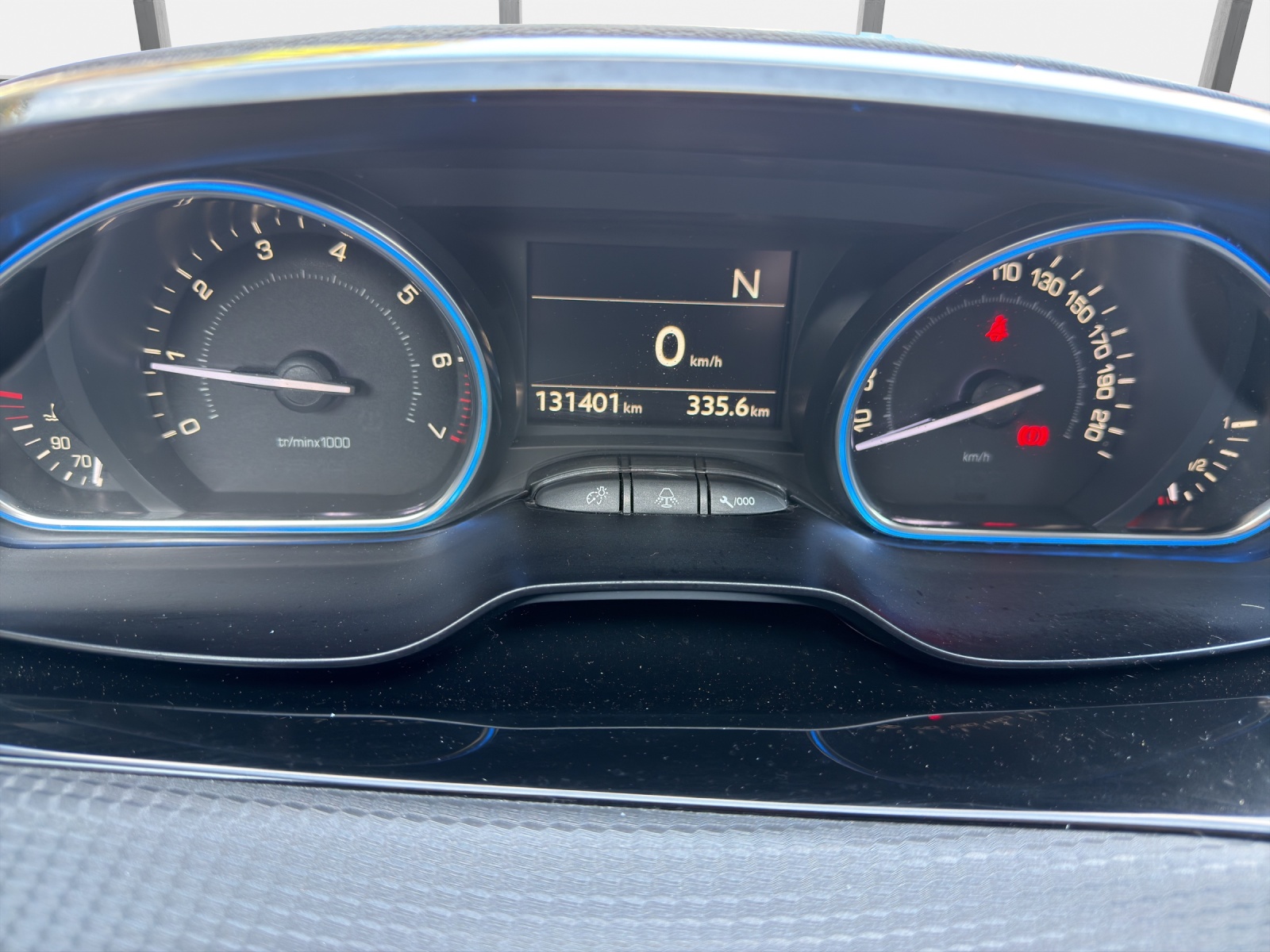 PEUGEOT 2008 1.2 VTI Active ETG5-image-12