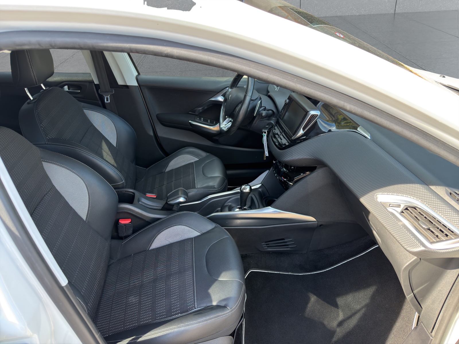 PEUGEOT 2008 1.2 VTI Active ETG5-image-8