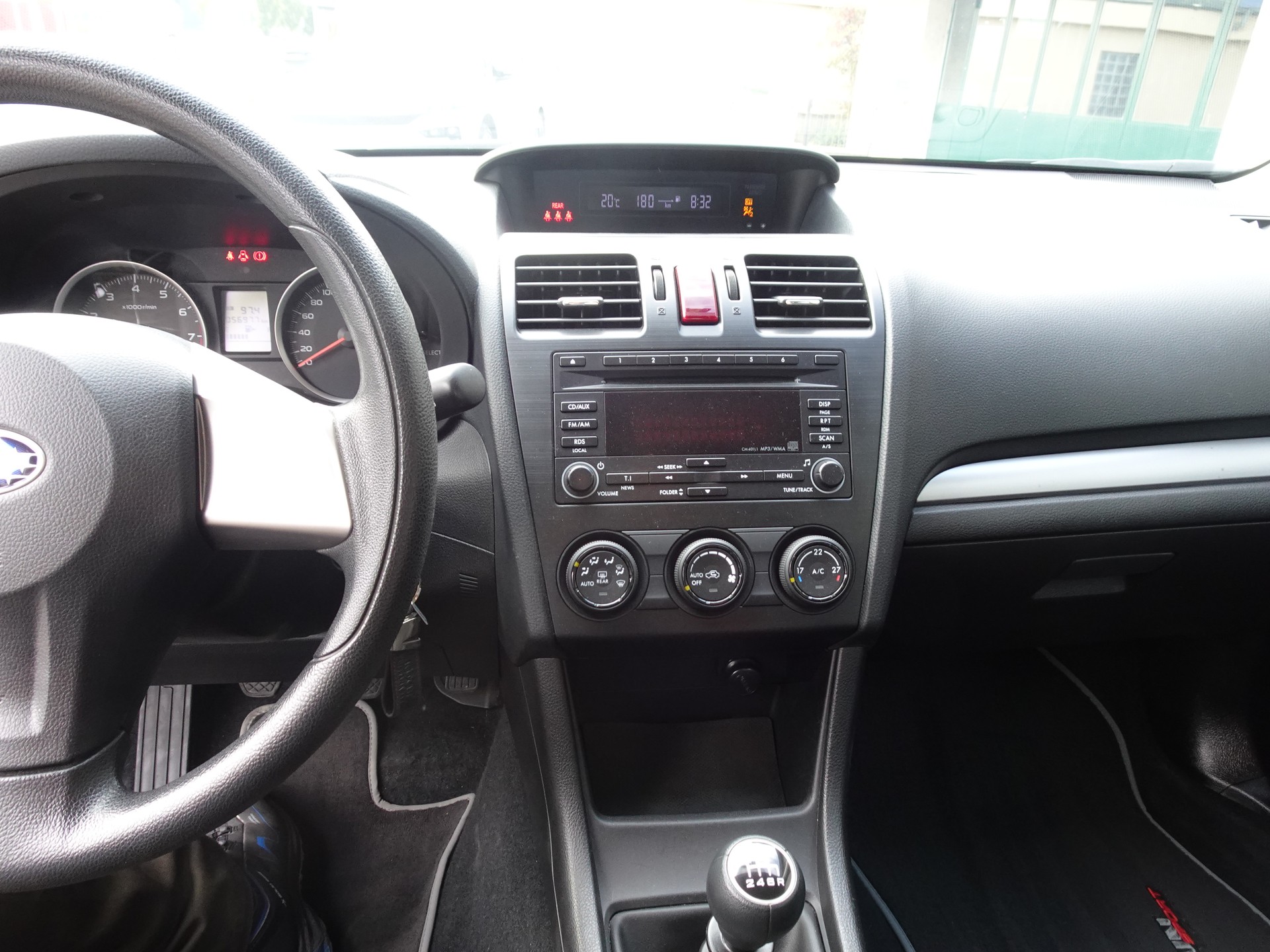 SUBARU 2.0i Swiss One-image-10