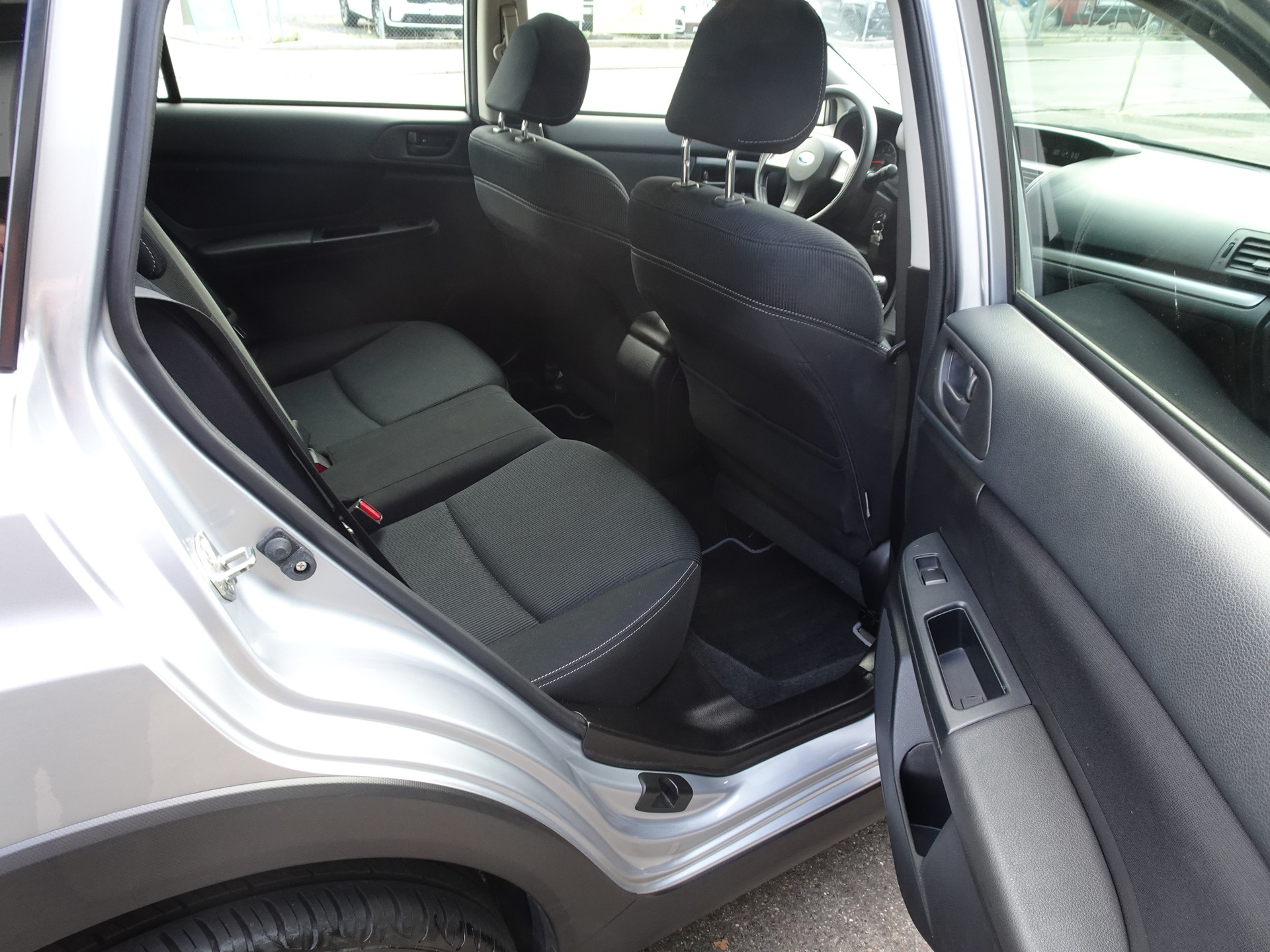 SUBARU 2.0i Swiss One-image-7