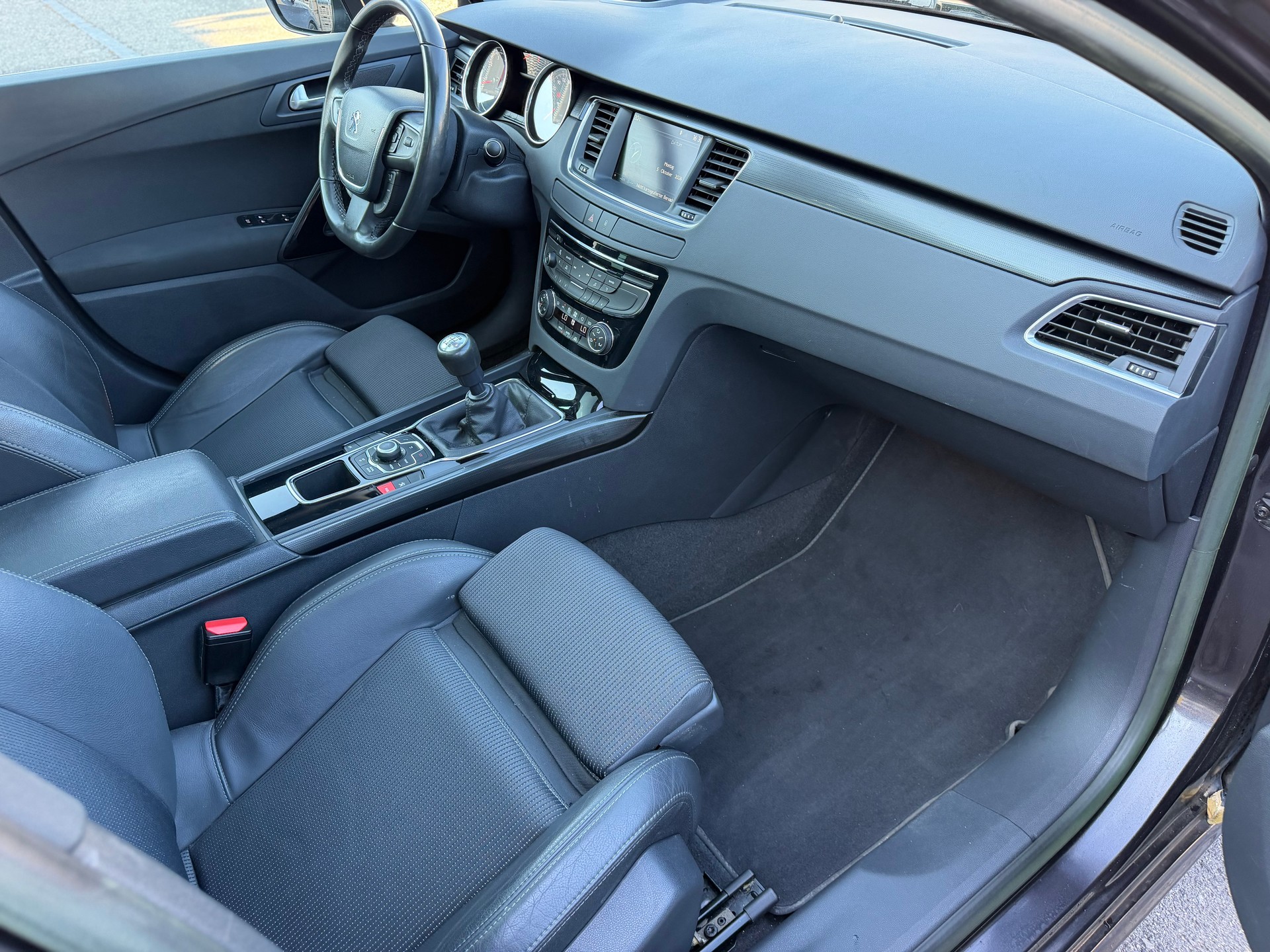 PEUGEOT 508 SW 1.6 16V T Business-image-9